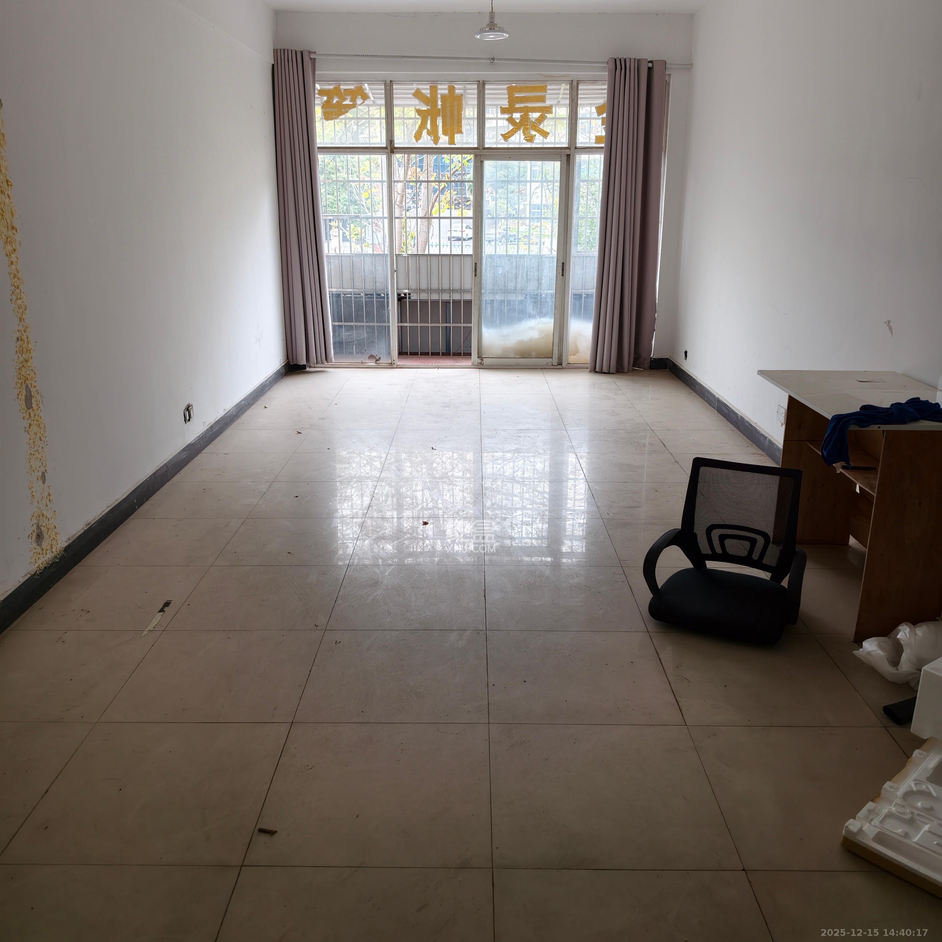 山水人家一二期   98.0㎡      2300.0元/月室内图