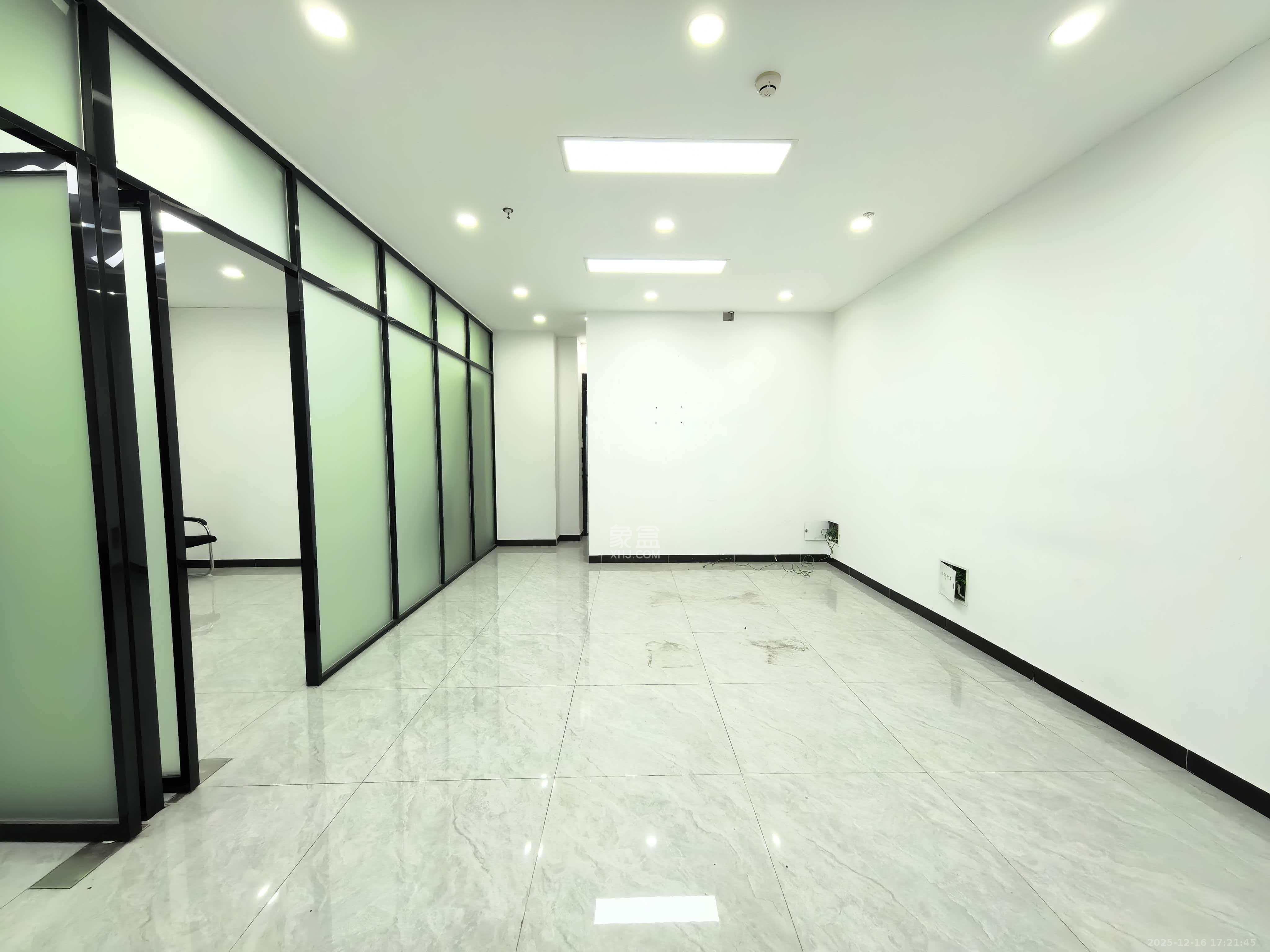 奥克斯滨仕花园（奥克斯洋湖广场/奥克斯中心）  3室1厅1卫    7000.0元/月