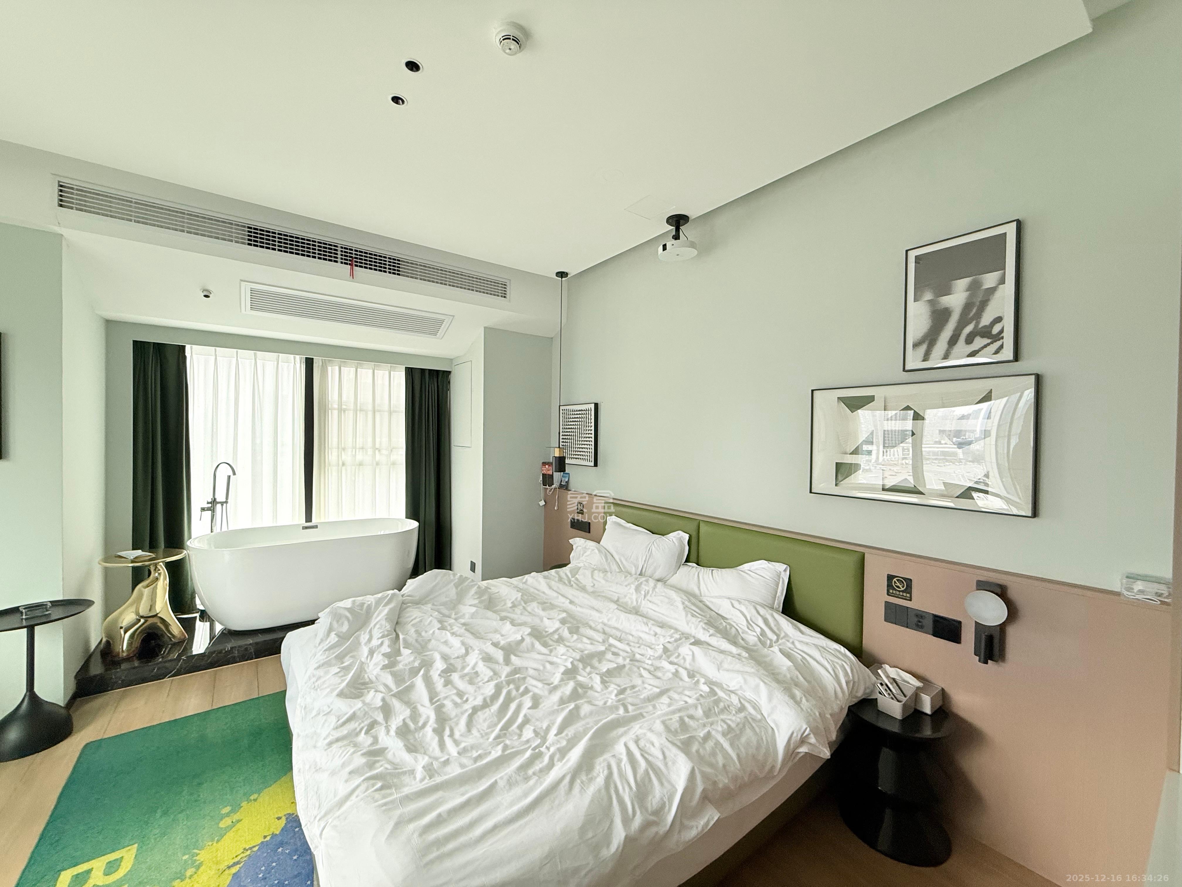 华润置地中心  1室1厅1卫    2500.0元/月