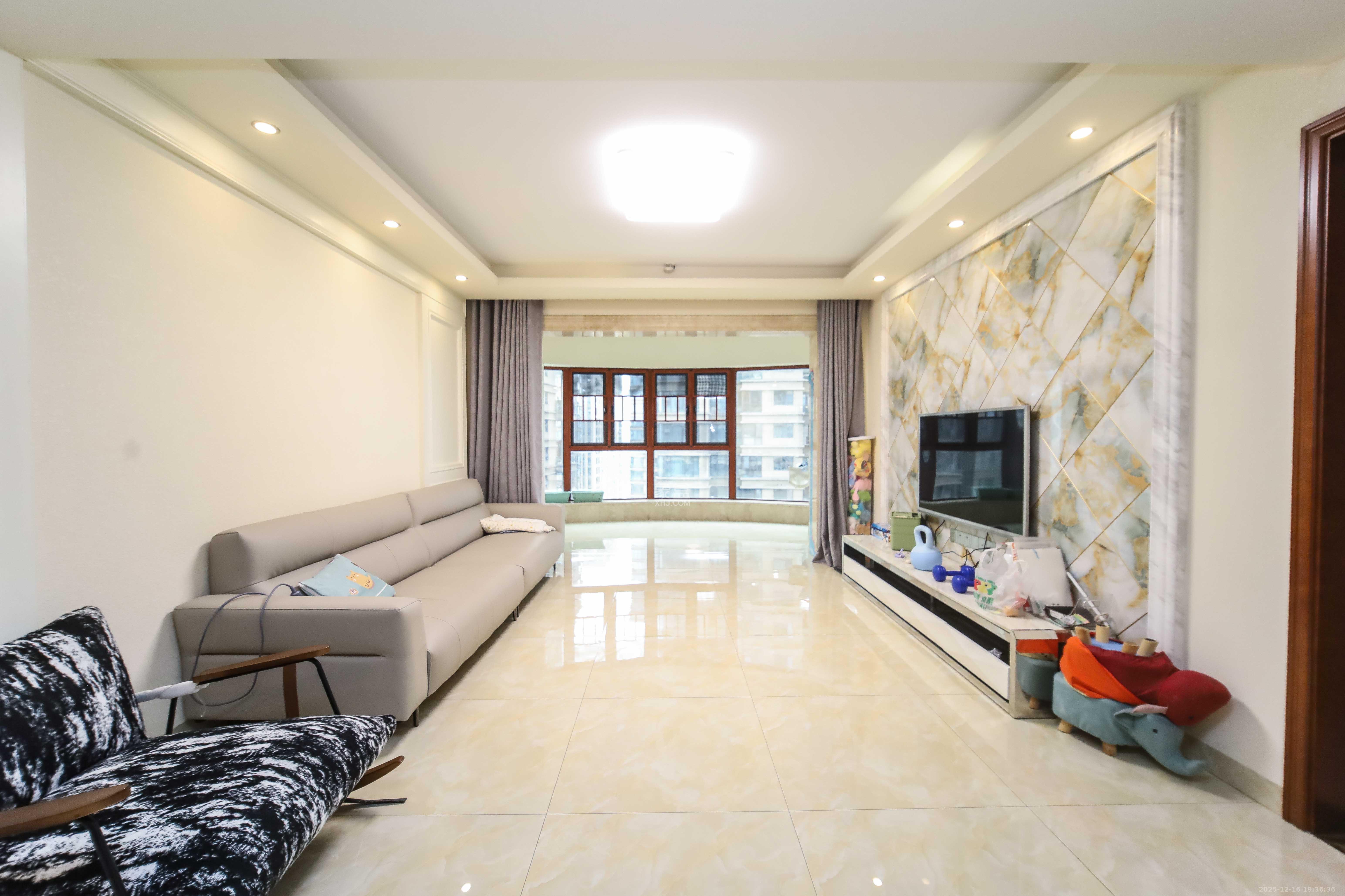 红橡华园(菲莎公馆)  3室2厅2卫    146.8万