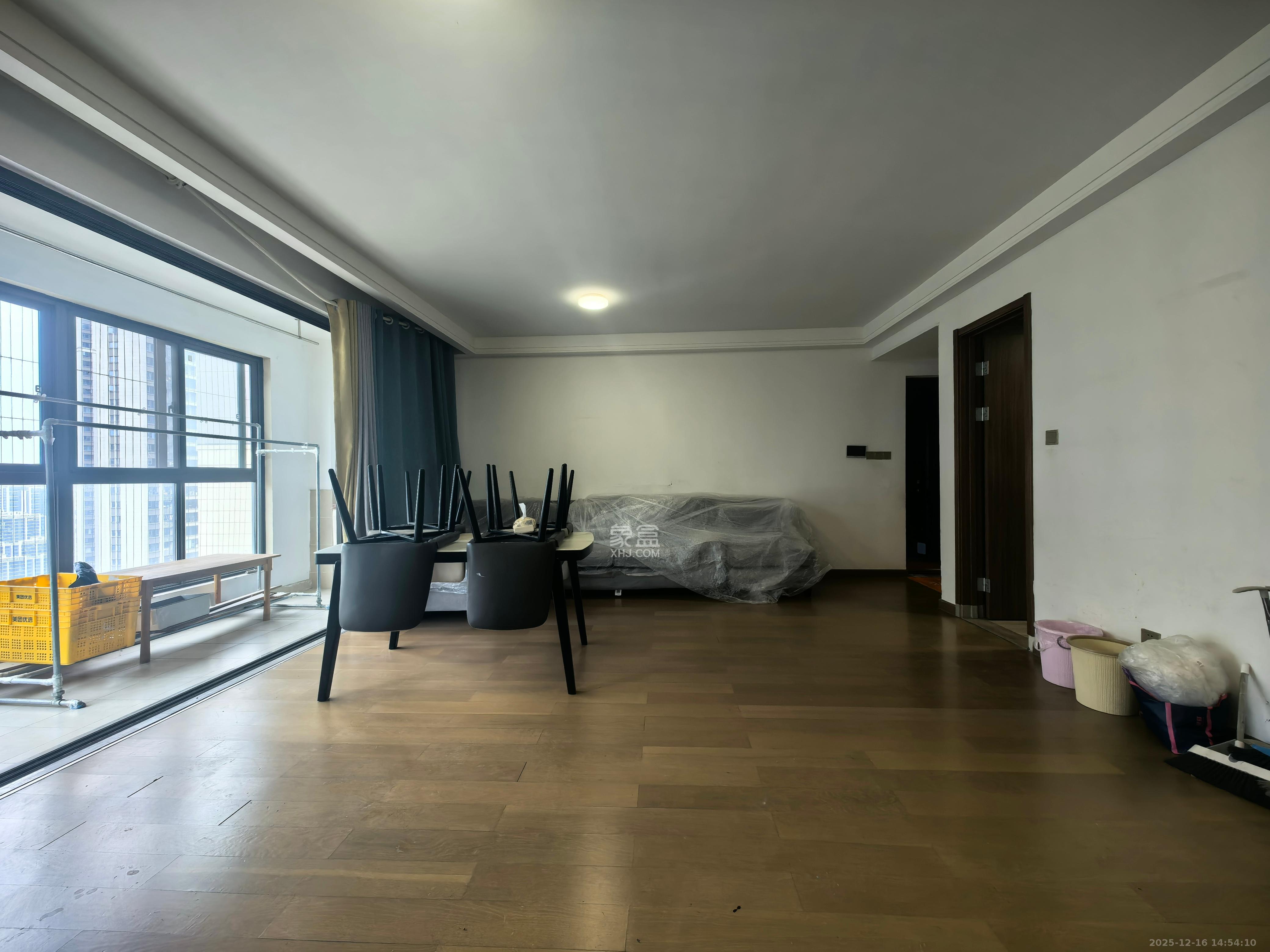 阳光城尚东湾蜜桃园  2室2厅2卫    2400.0元/月