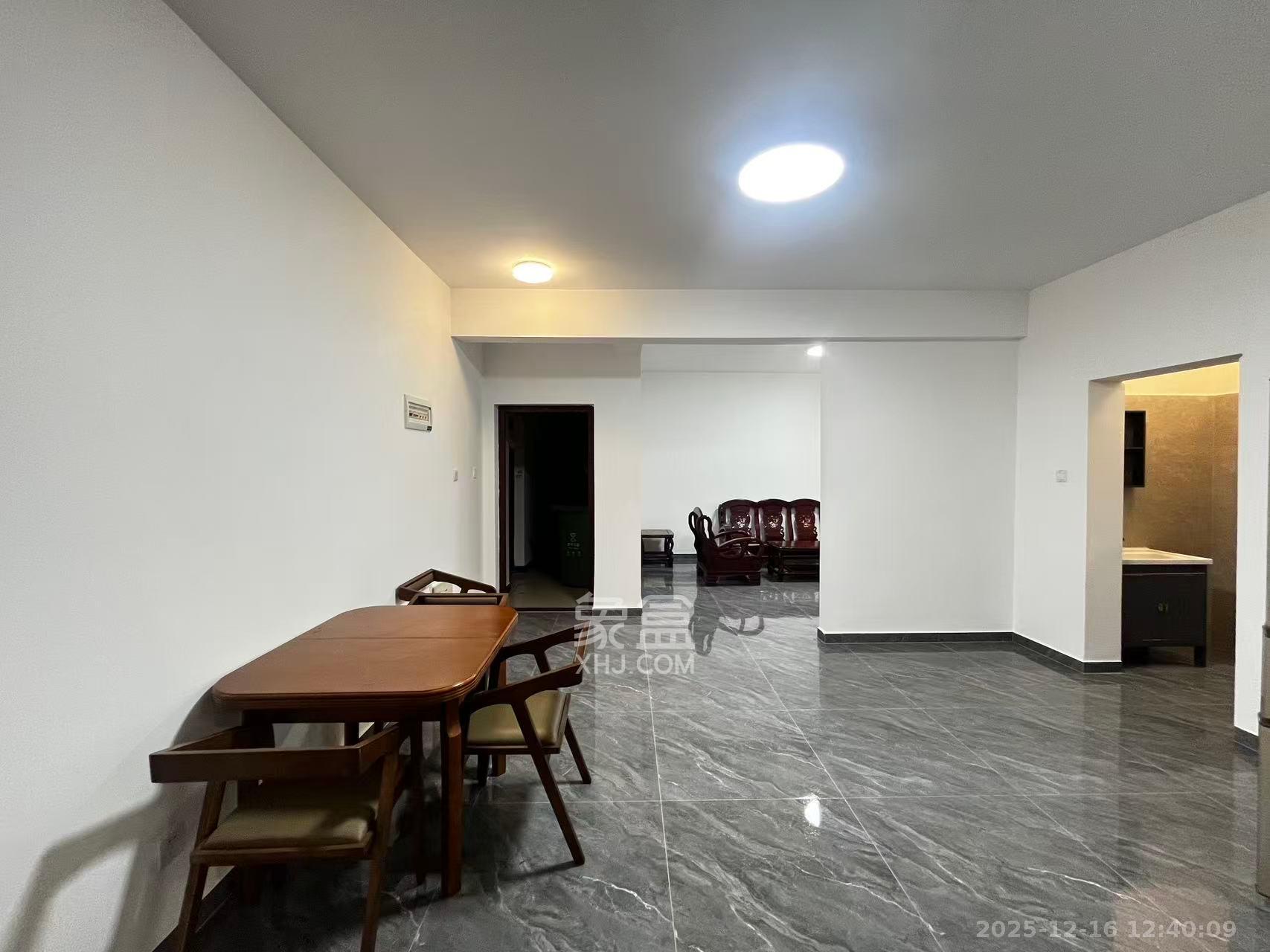 香芙嘉园（广铁湘府嘉园）  3室2厅1卫    2000.0元/月