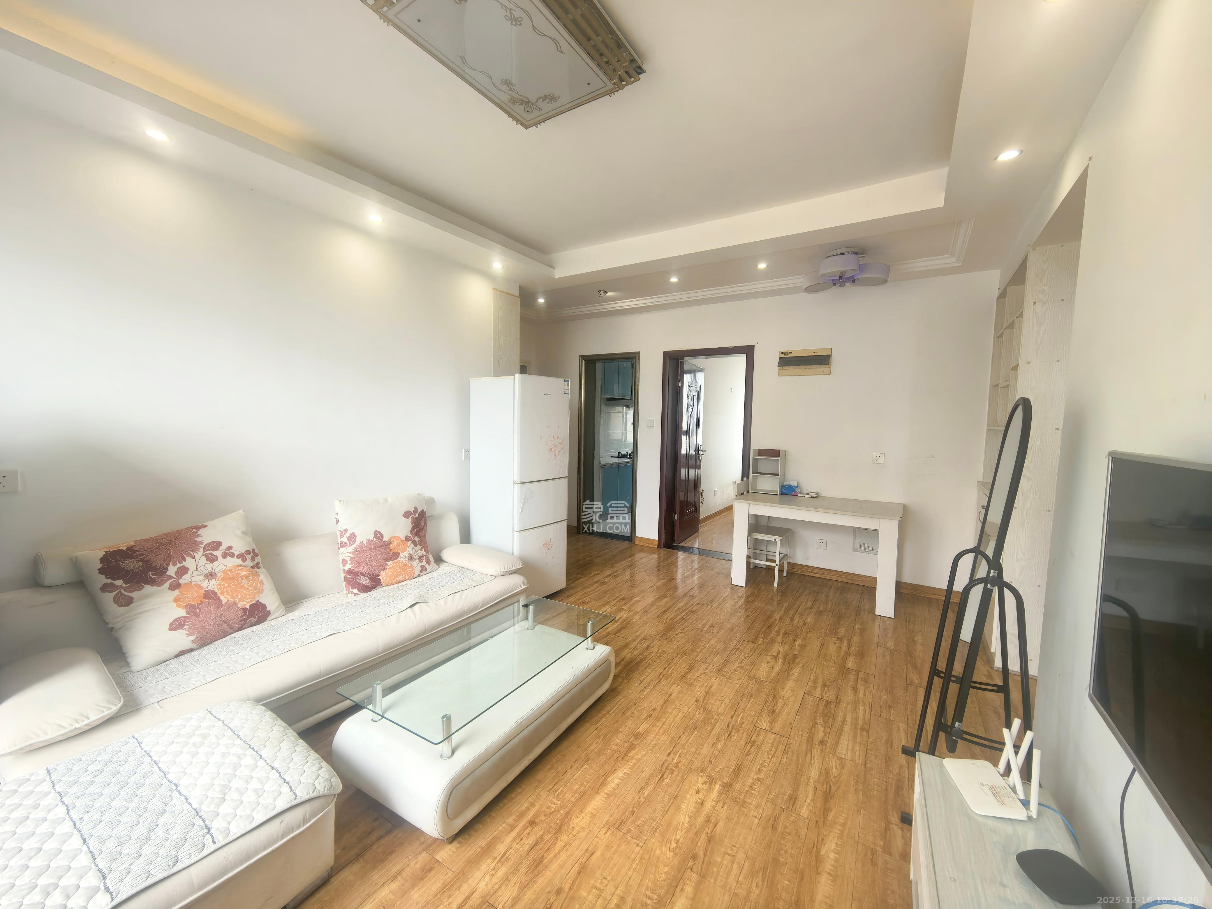 荣盛花语馨苑  3室1厅1卫    2400.0元/月