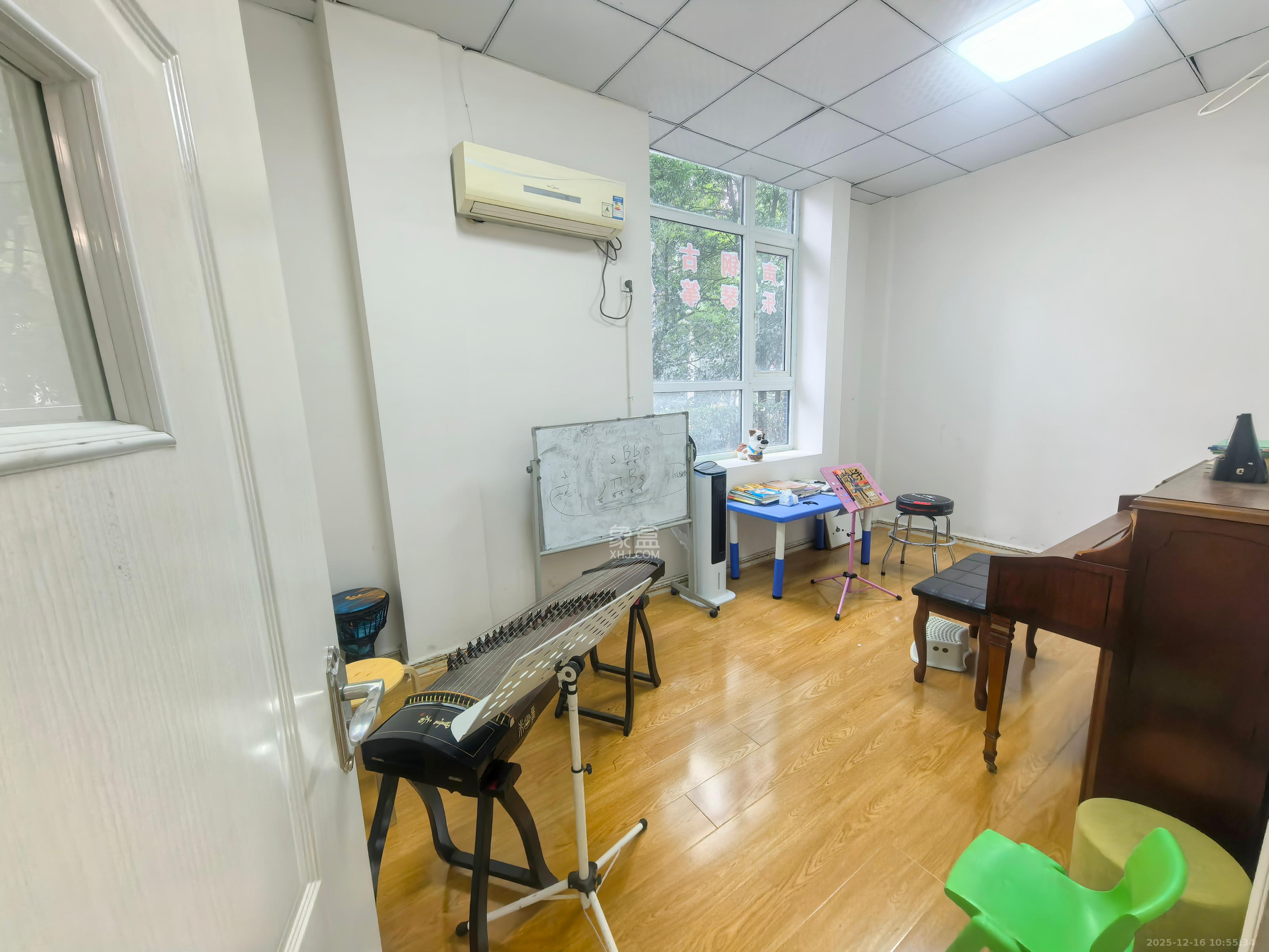 双盈卧龙湾   102.0㎡      6500.0元/月室内图