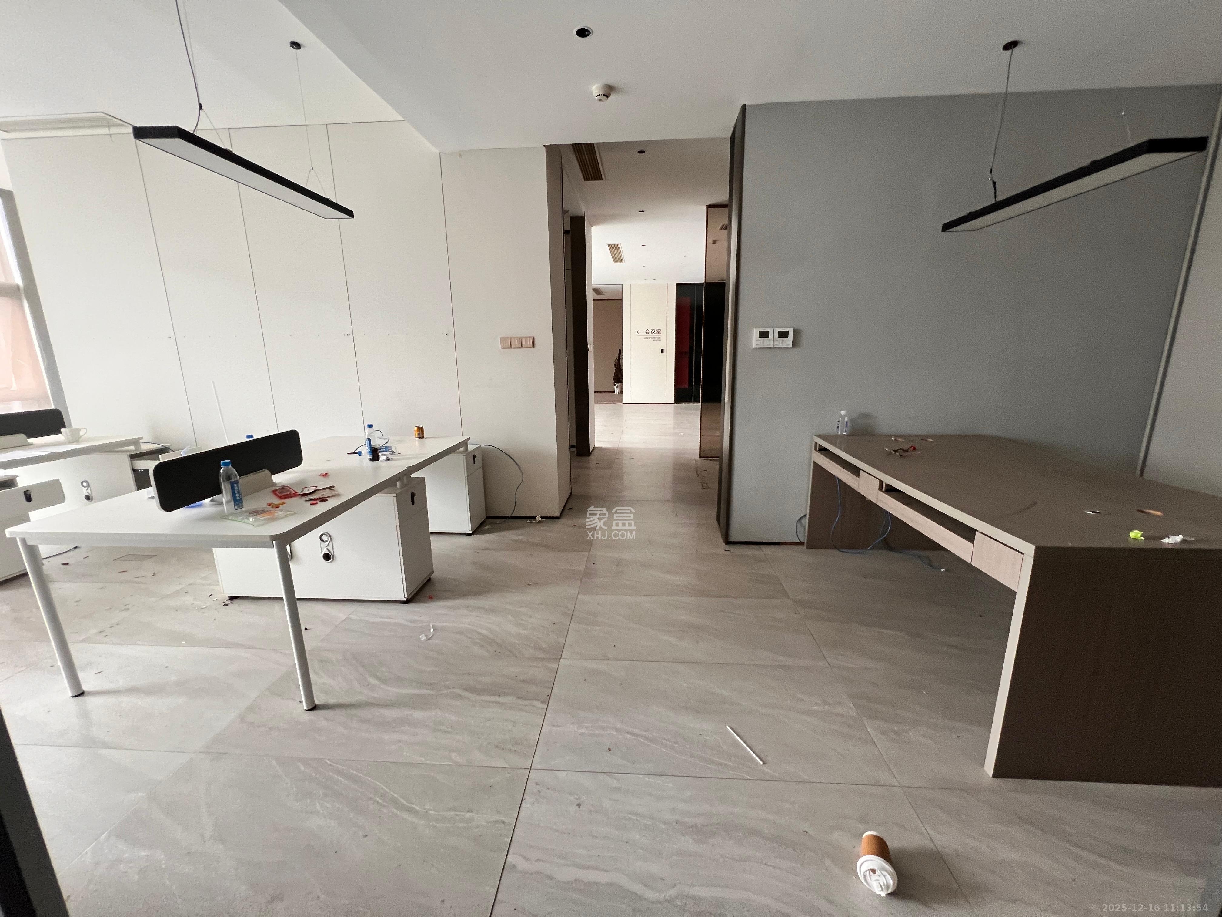 长房国际大厦   300.0㎡      18000.0元/月室内图