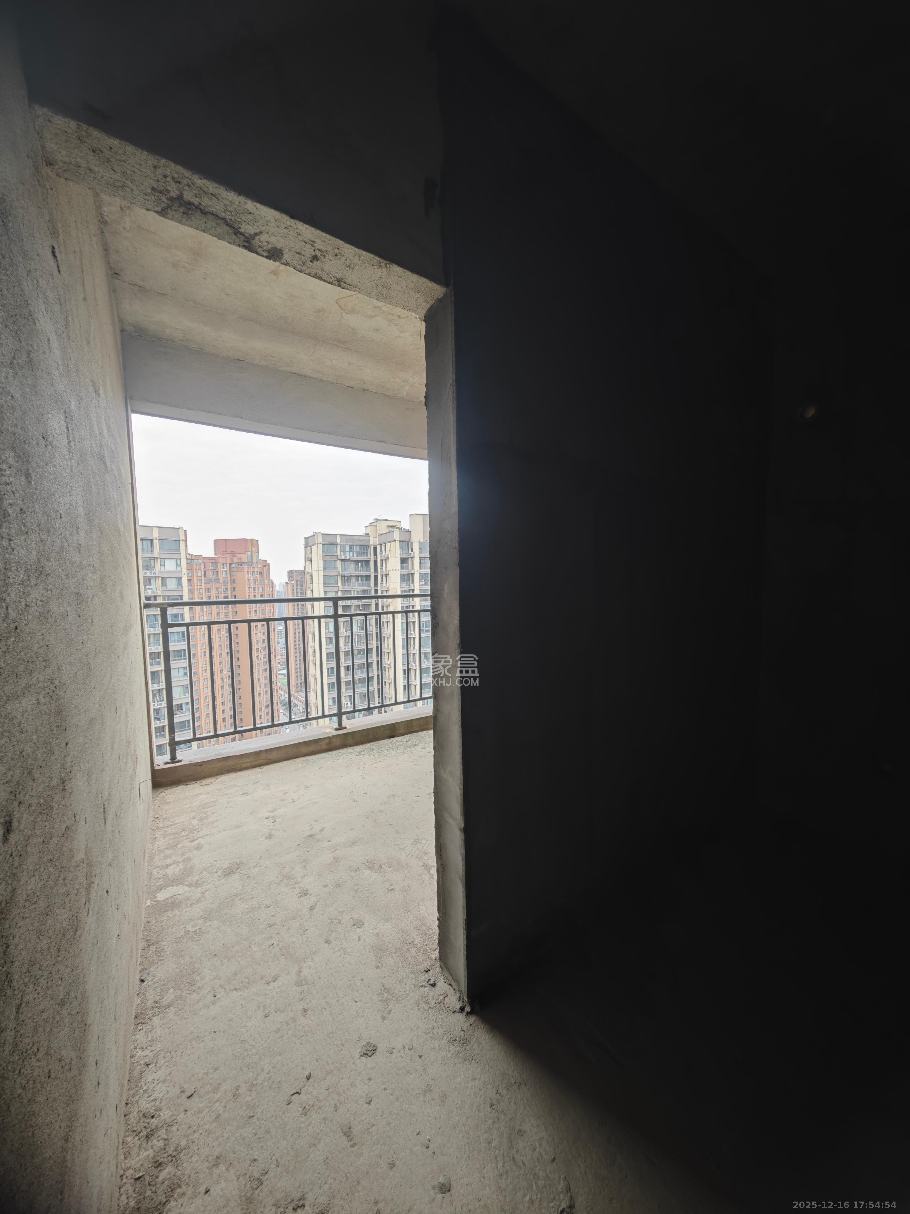 新天地步步高  5室2厅2卫    63.8万