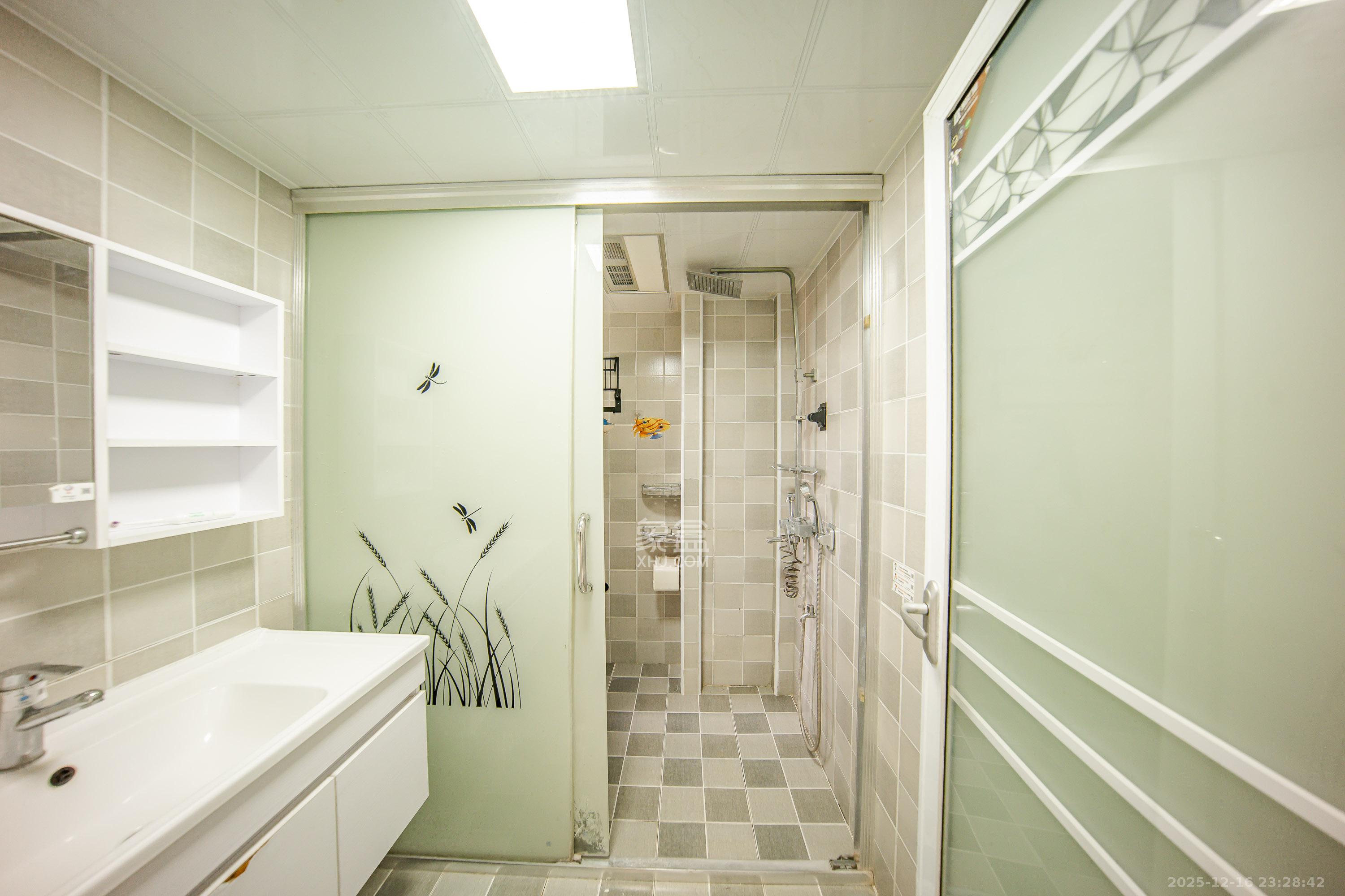 洋湖时代  3室2厅1卫    68.8万卫生间