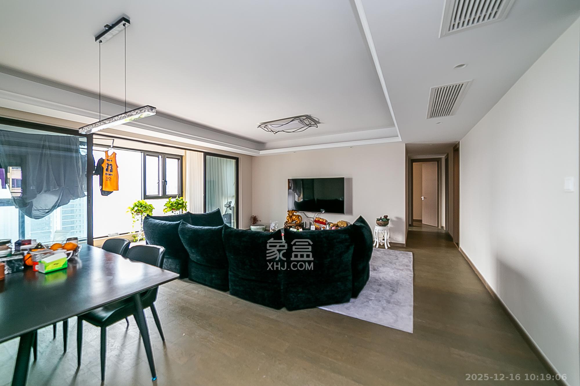 新力铂园（江山云著）  4室2厅2卫    235.5万