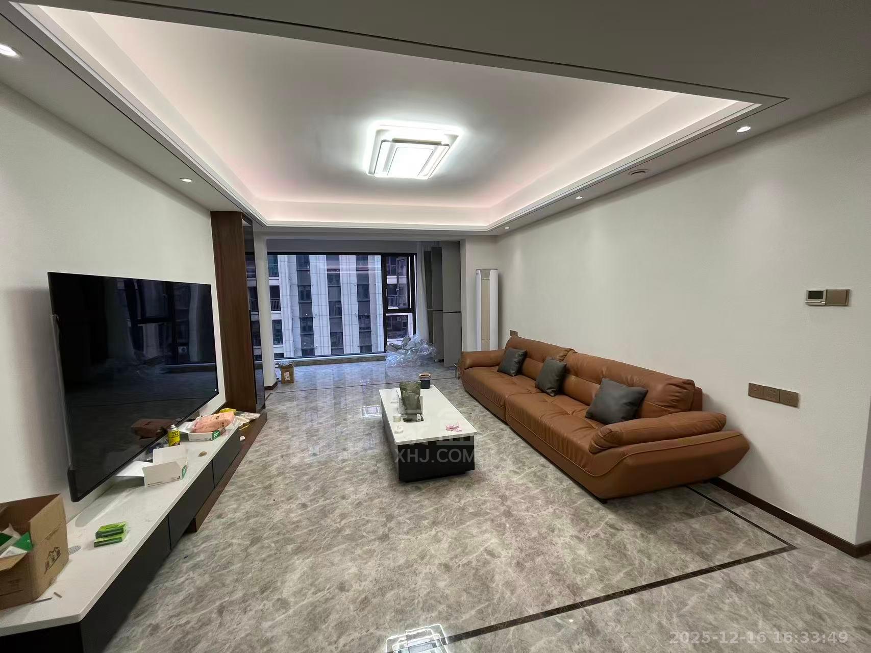 城际空间站  4室2厅2卫    2500.0元/月