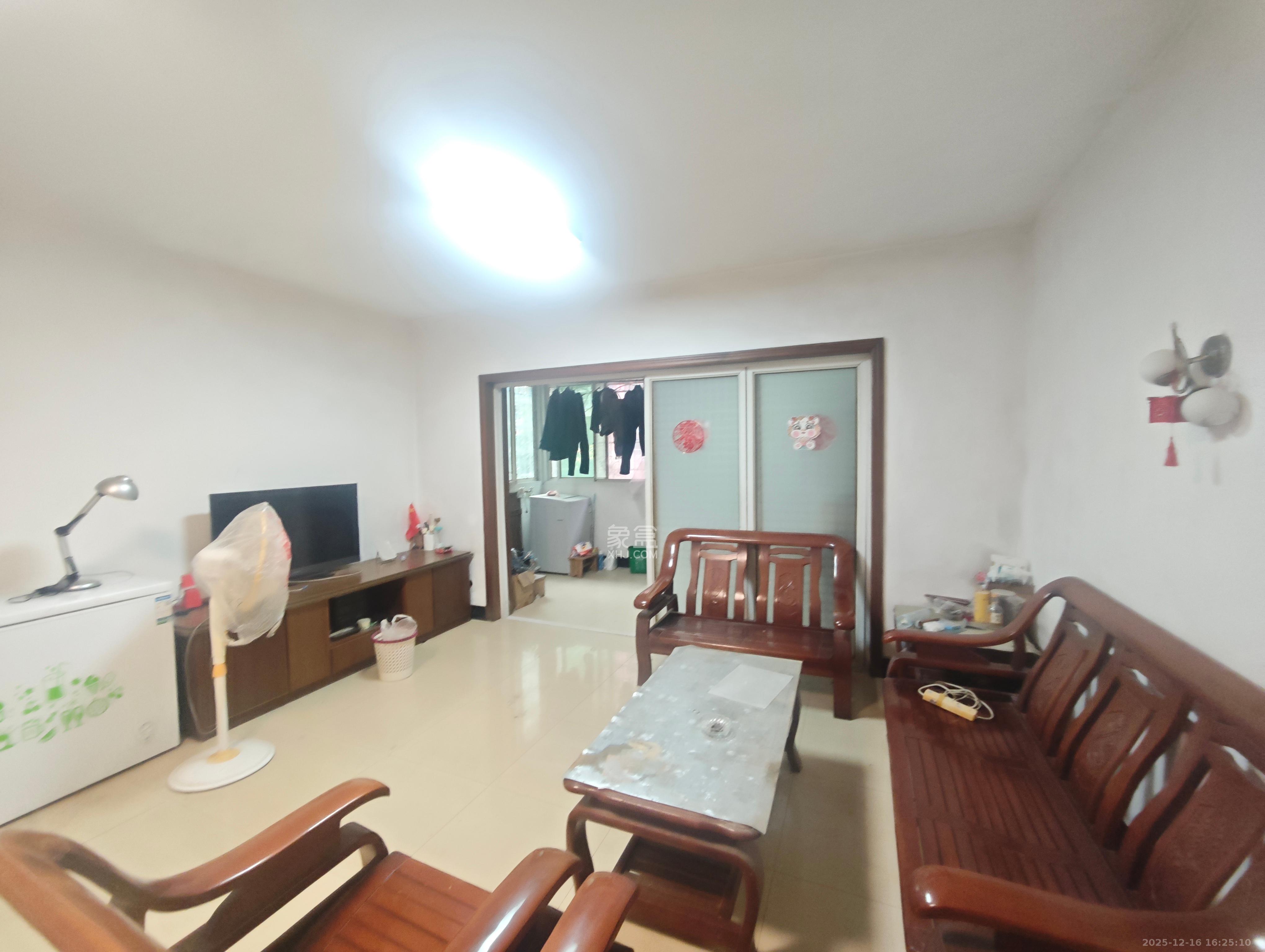 红叶山庄  1室1厅1卫    1300.0元/月