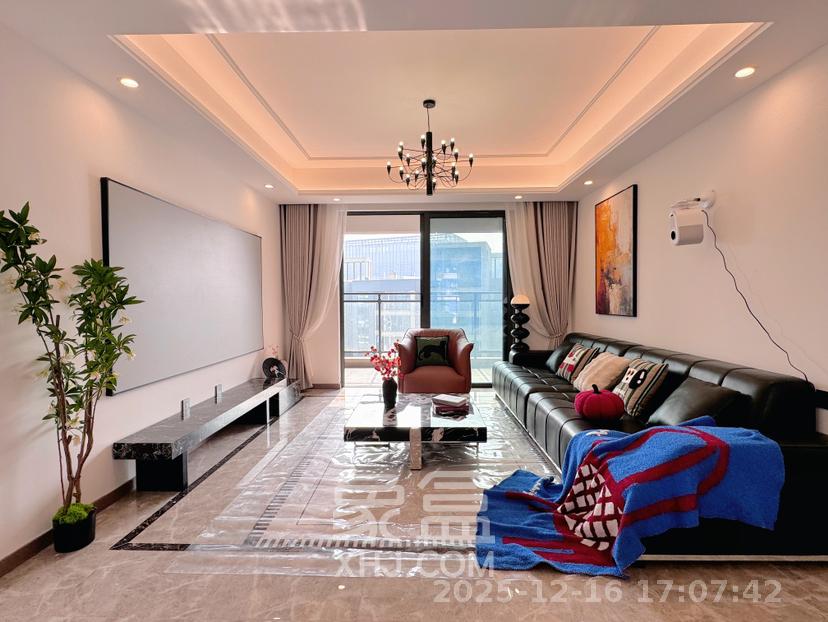 绿地V岛  4室2厅2卫    4600.0元/月