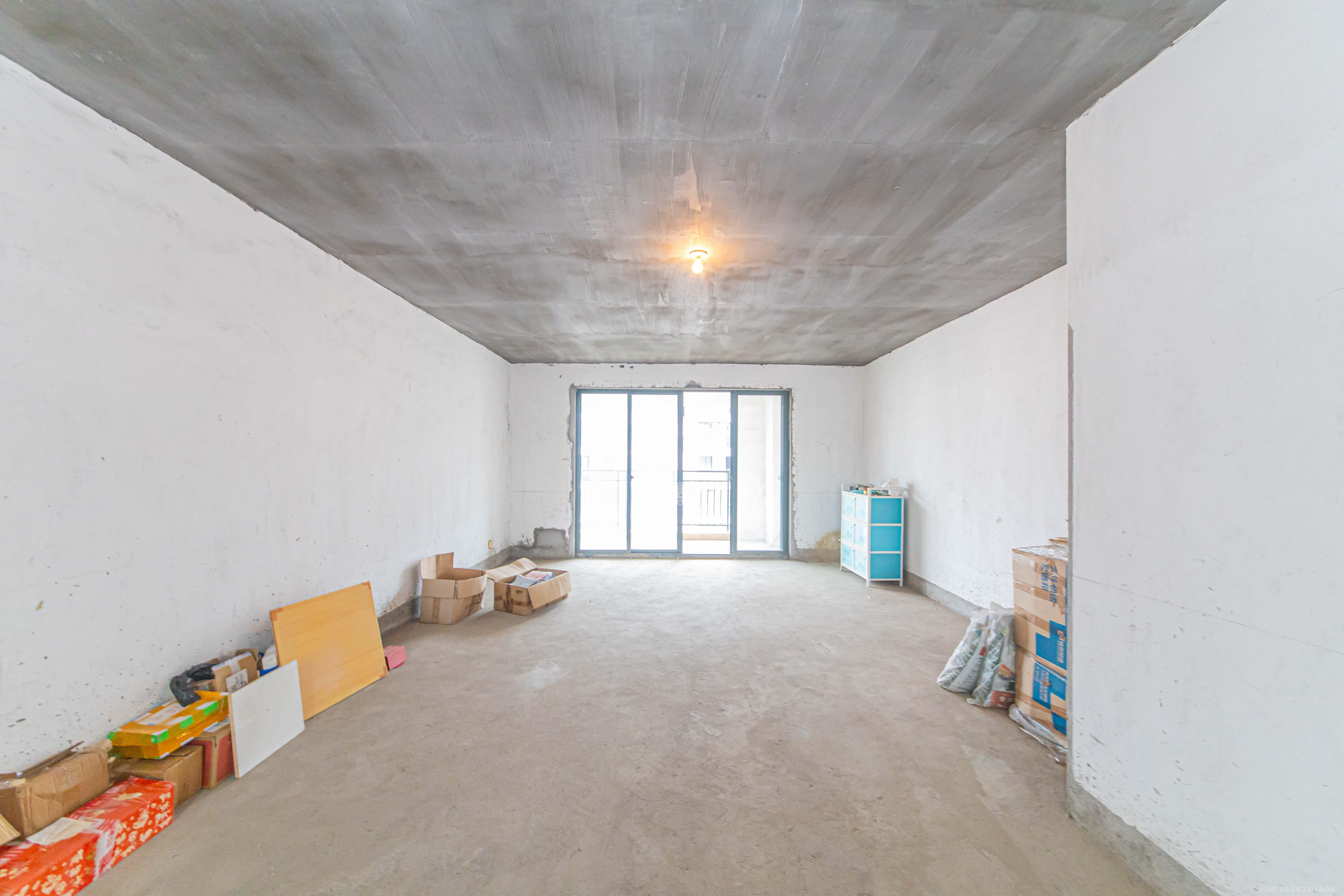 保利花园  4室2厅3卫    160.0万