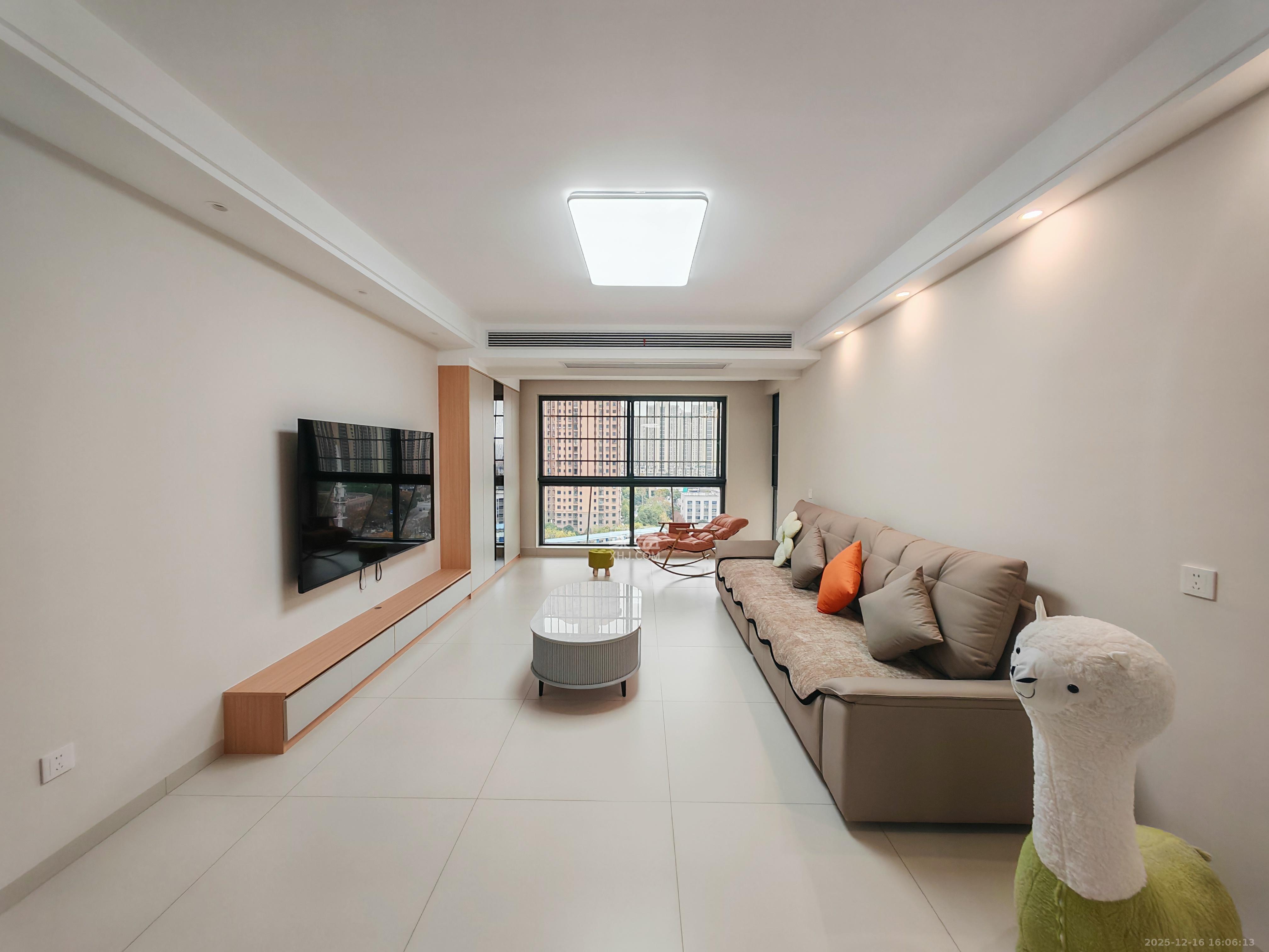 唐桂家园  3室2厅2卫    3300.0元/月