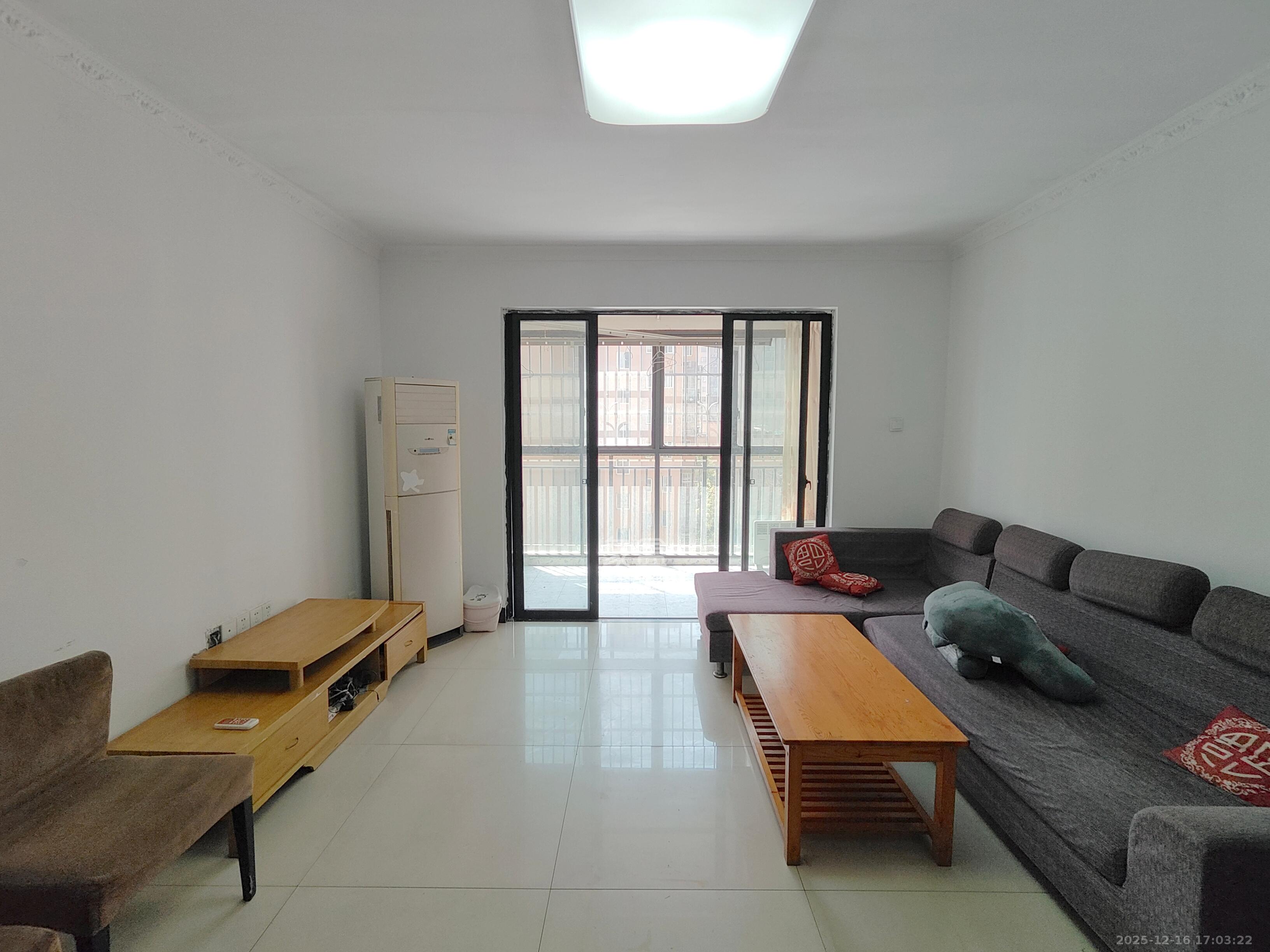 诚兴园  3室2厅2卫    2200.0元/月