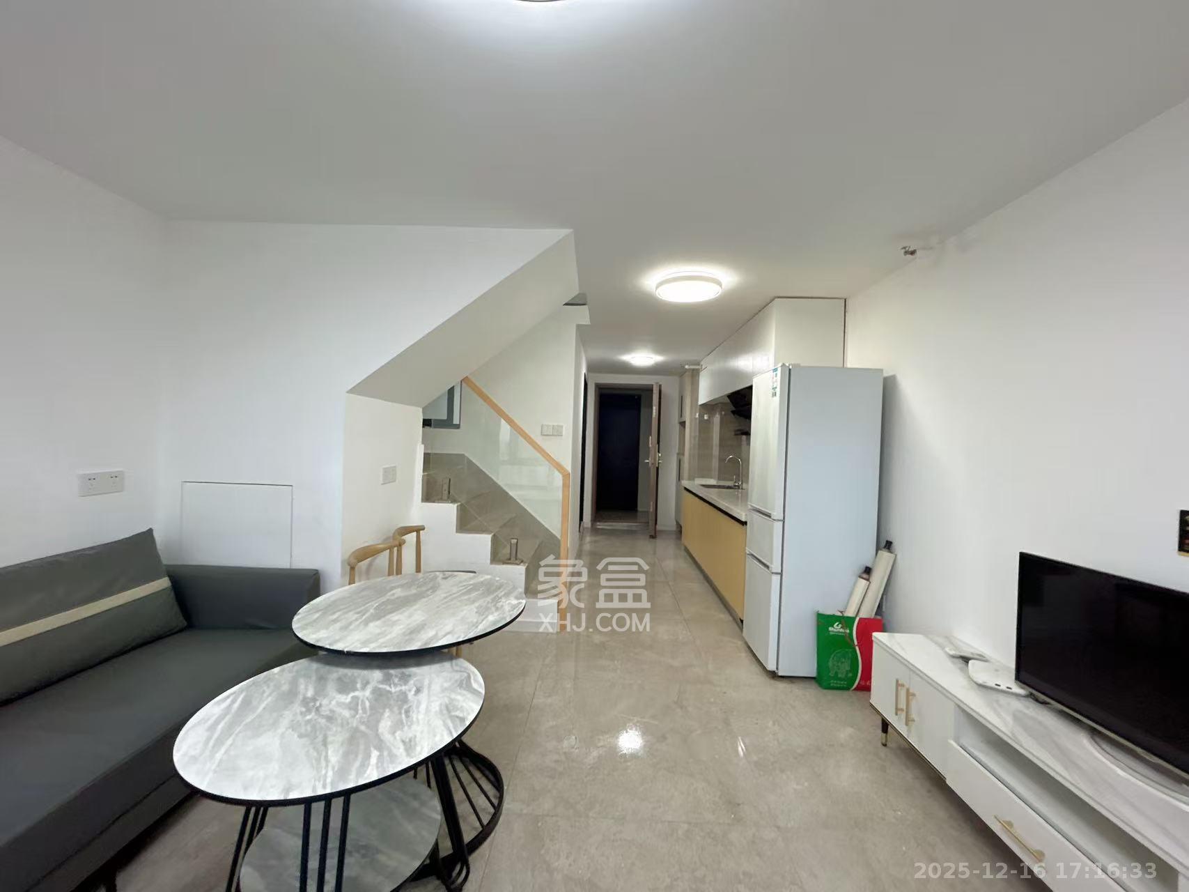 中交广场公寓  2室1厅1卫    2300.0元/月