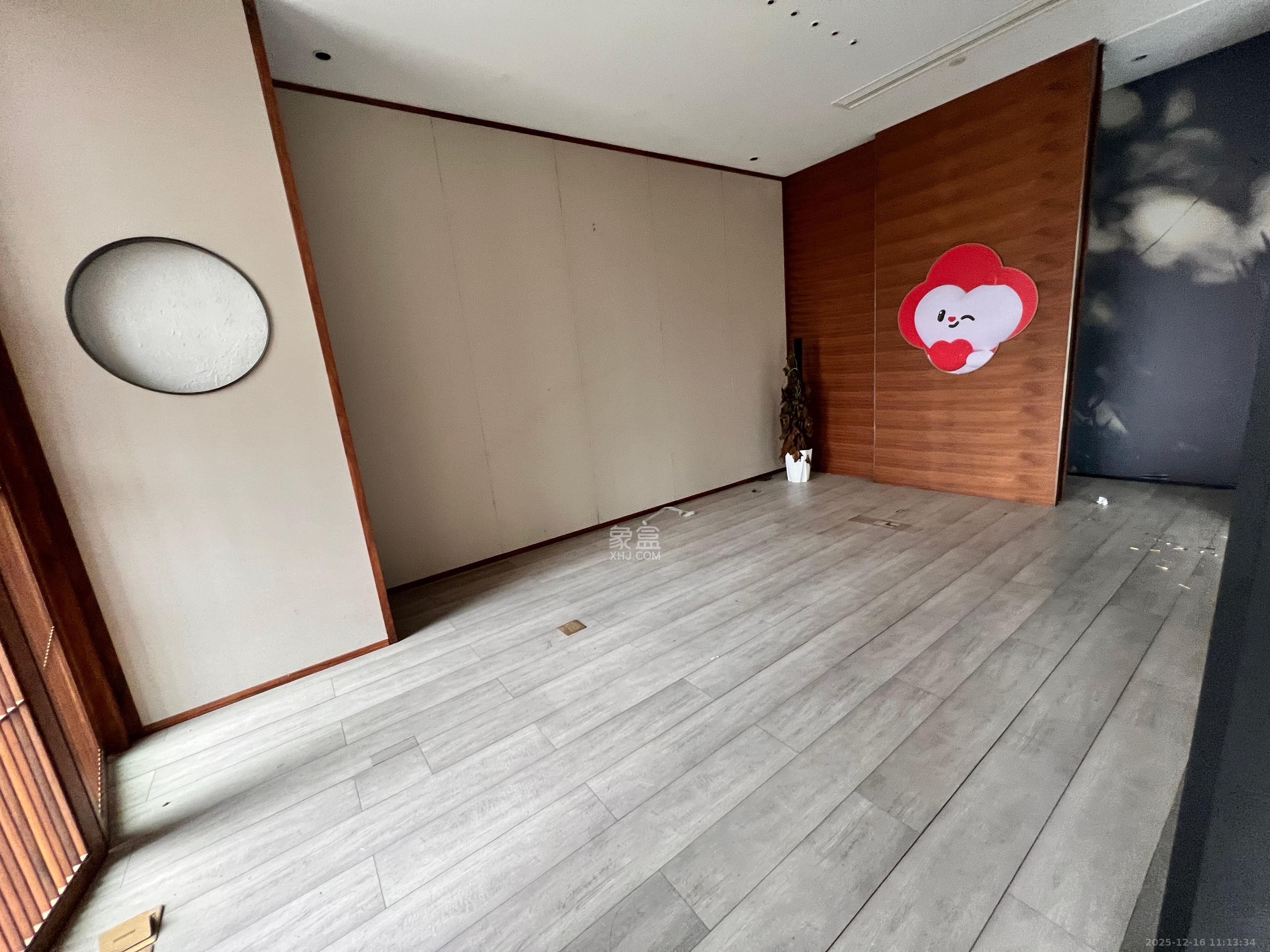 长房国际大厦   300.0㎡      18000.0元/月室内图