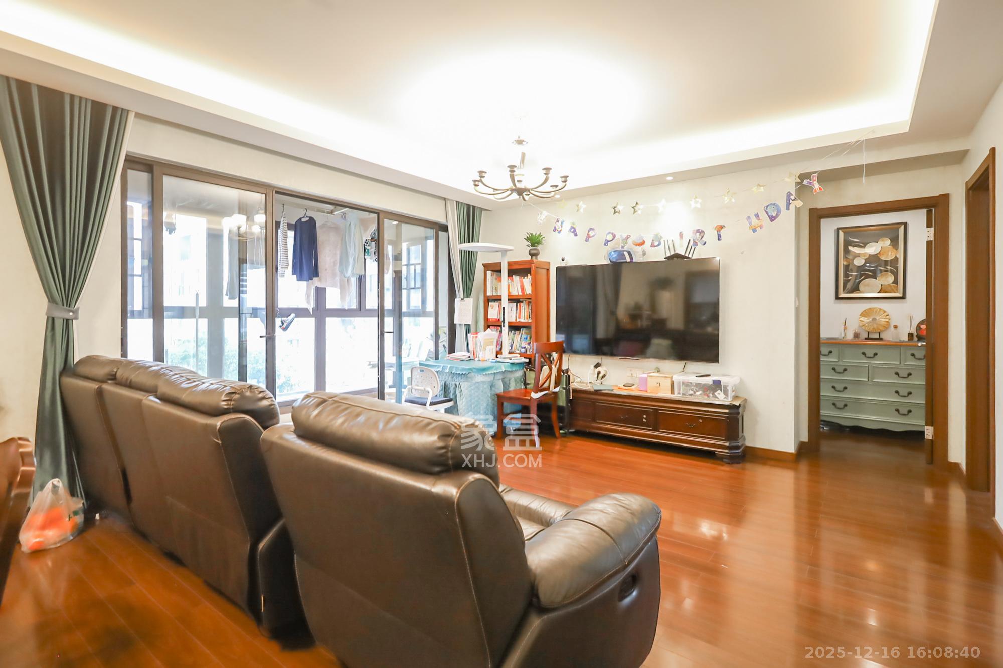 万科里金域国际  4室2厅2卫    235.0万