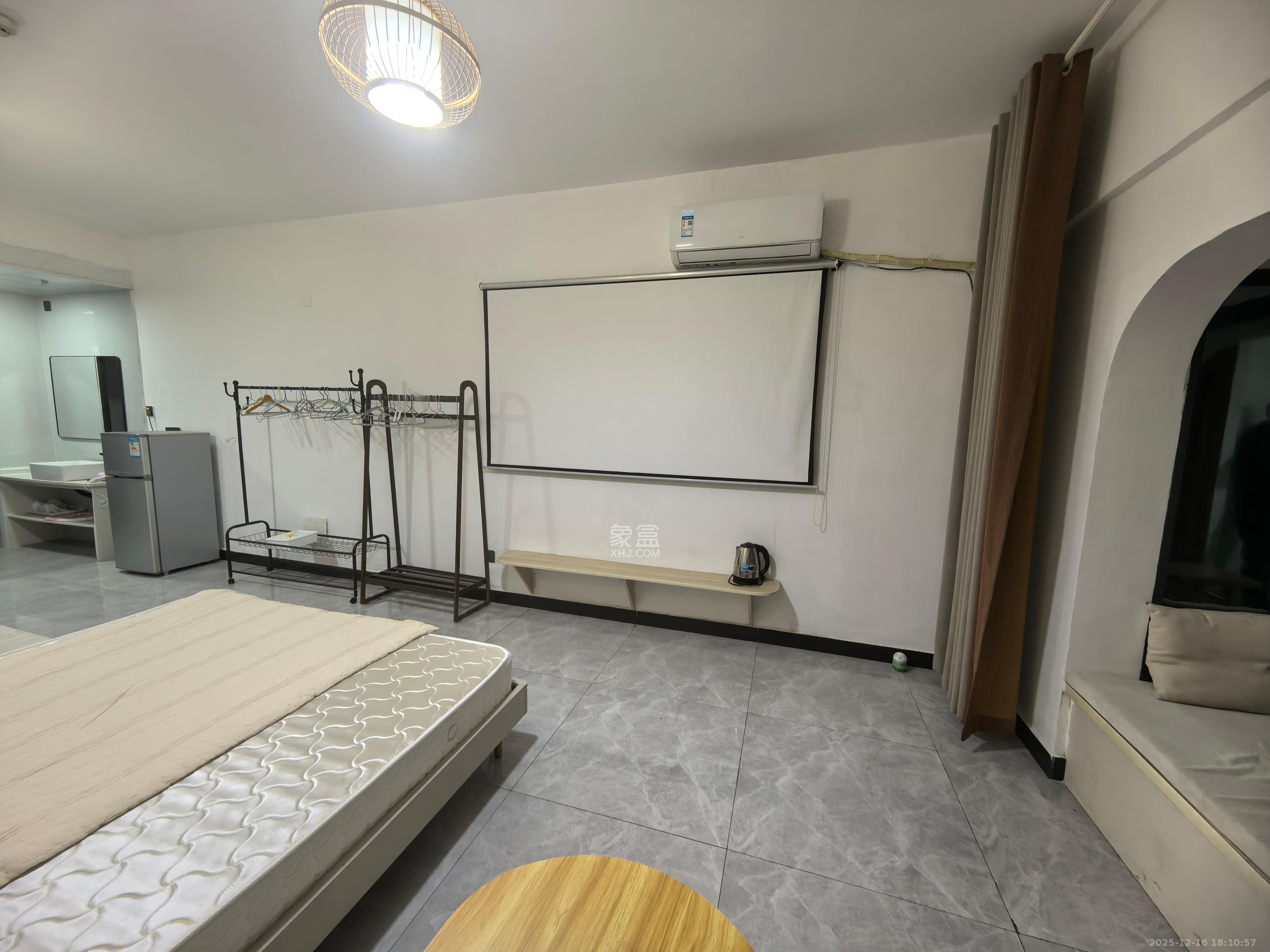 七彩丽都  1室1厅1卫    1500.0元/月