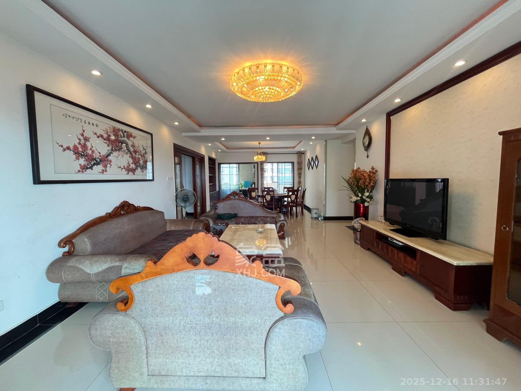 归心苑  5室2厅2卫    5500.0元/月