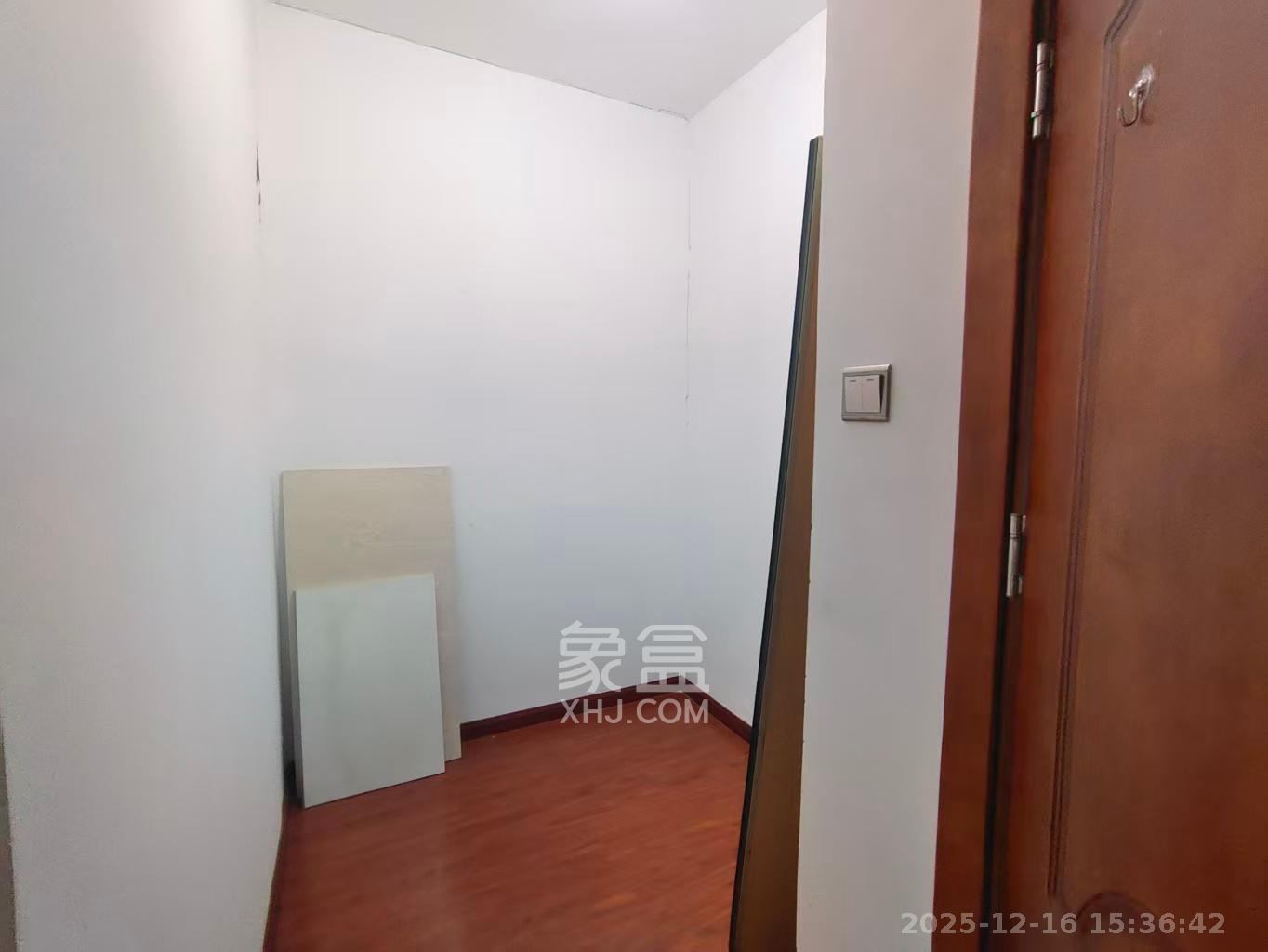 第六都（陆都小区）  4室2厅2卫    4500.0元/月