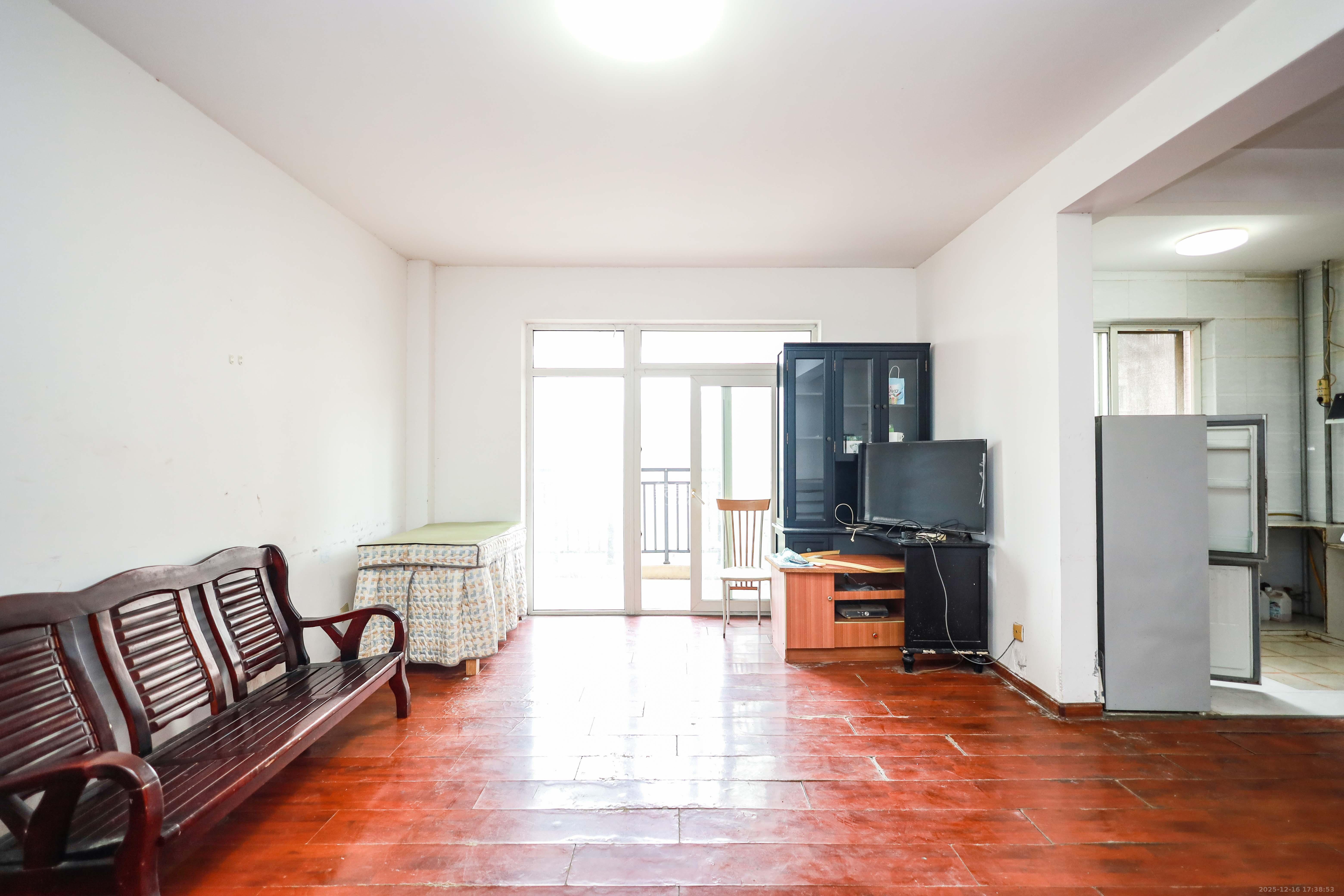 长房西郡  3室2厅2卫    64.0万