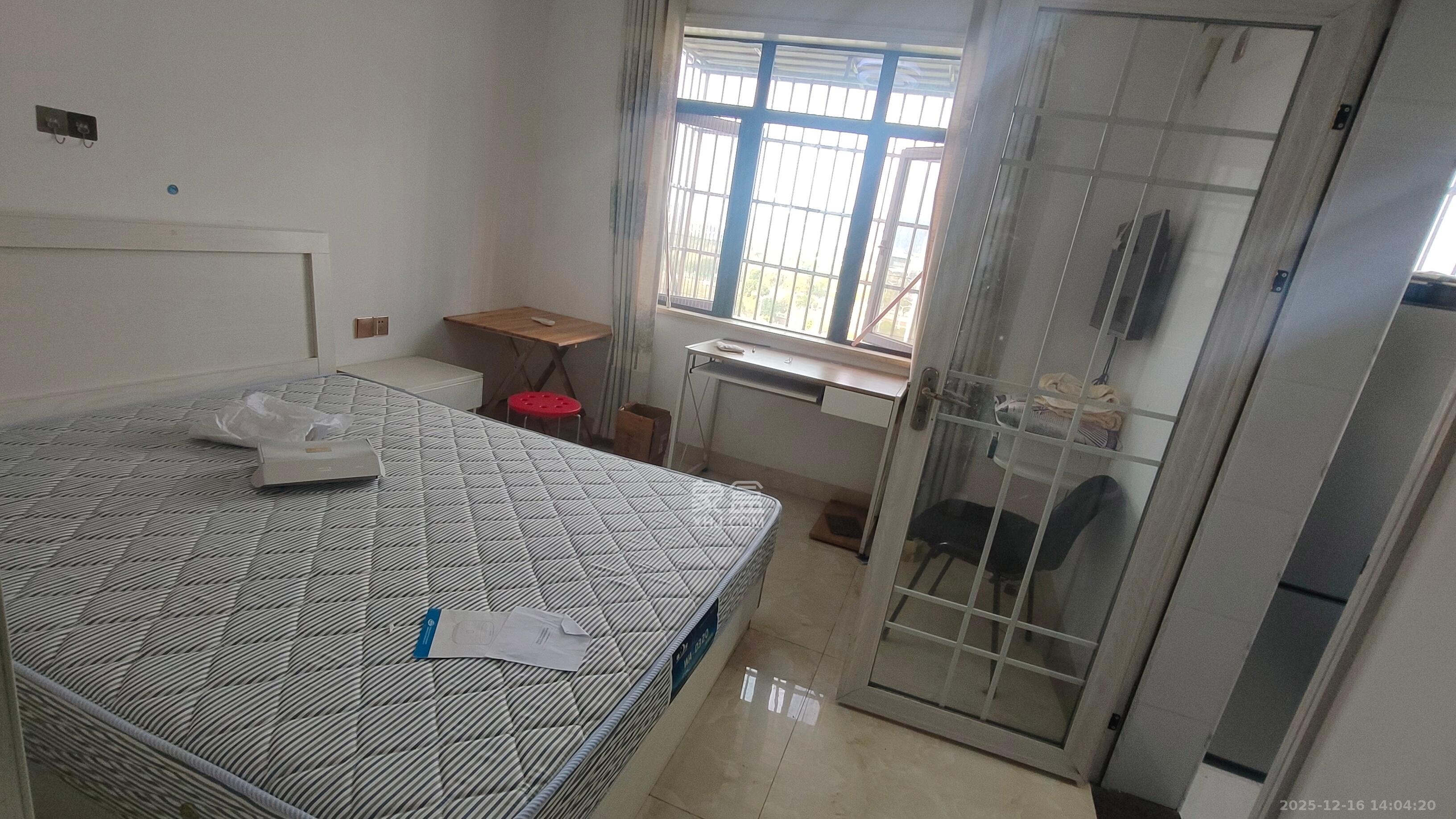 中南壹号院  1室1厅1卫    1300.0元/月