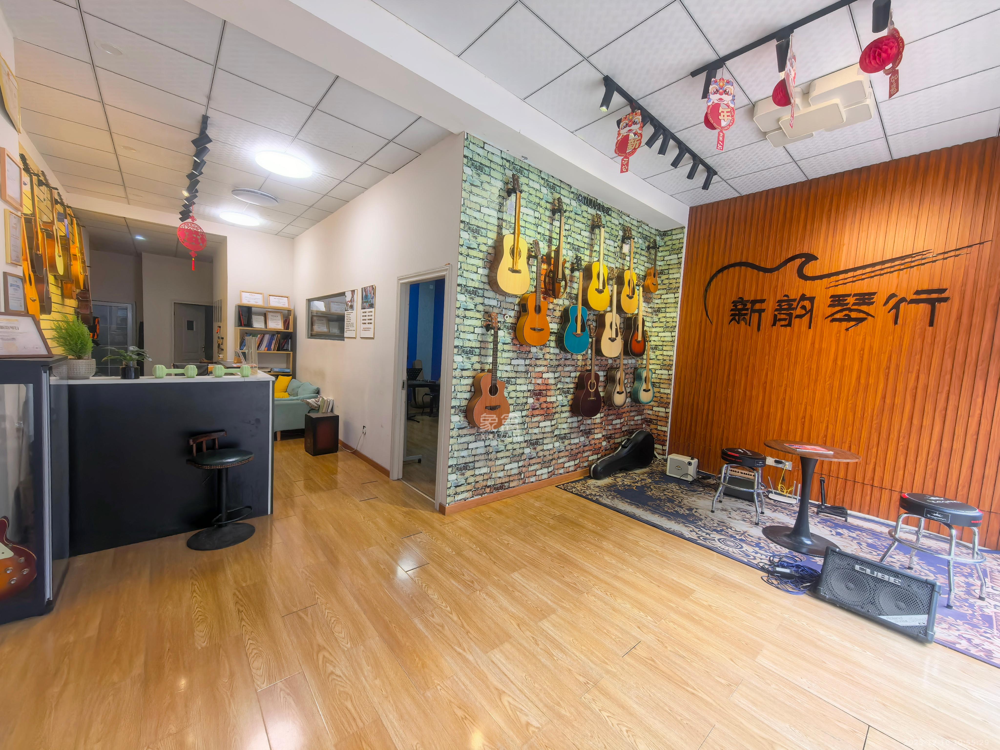 双盈卧龙湾   102.0㎡      6500.0元/月室内图