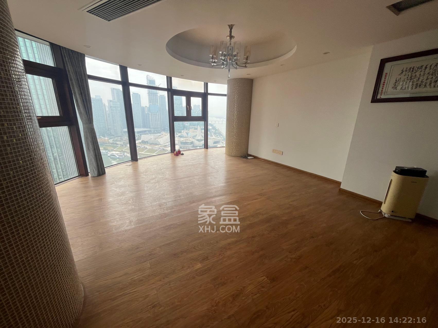 湘江世纪城湘江豪庭  5室2厅2卫    4600.0元/月