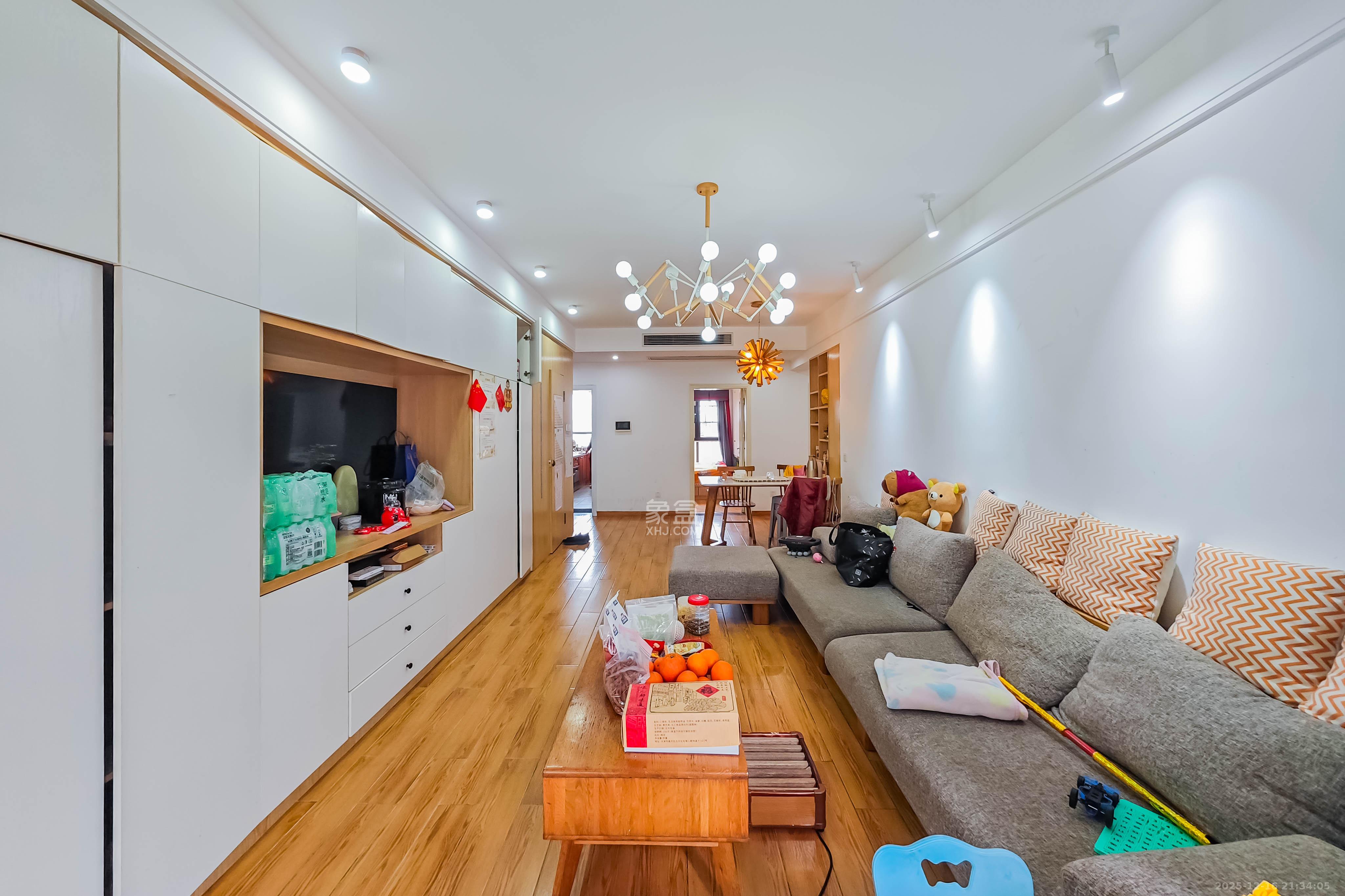 绿地之窗  3室1厅2卫    98.0万