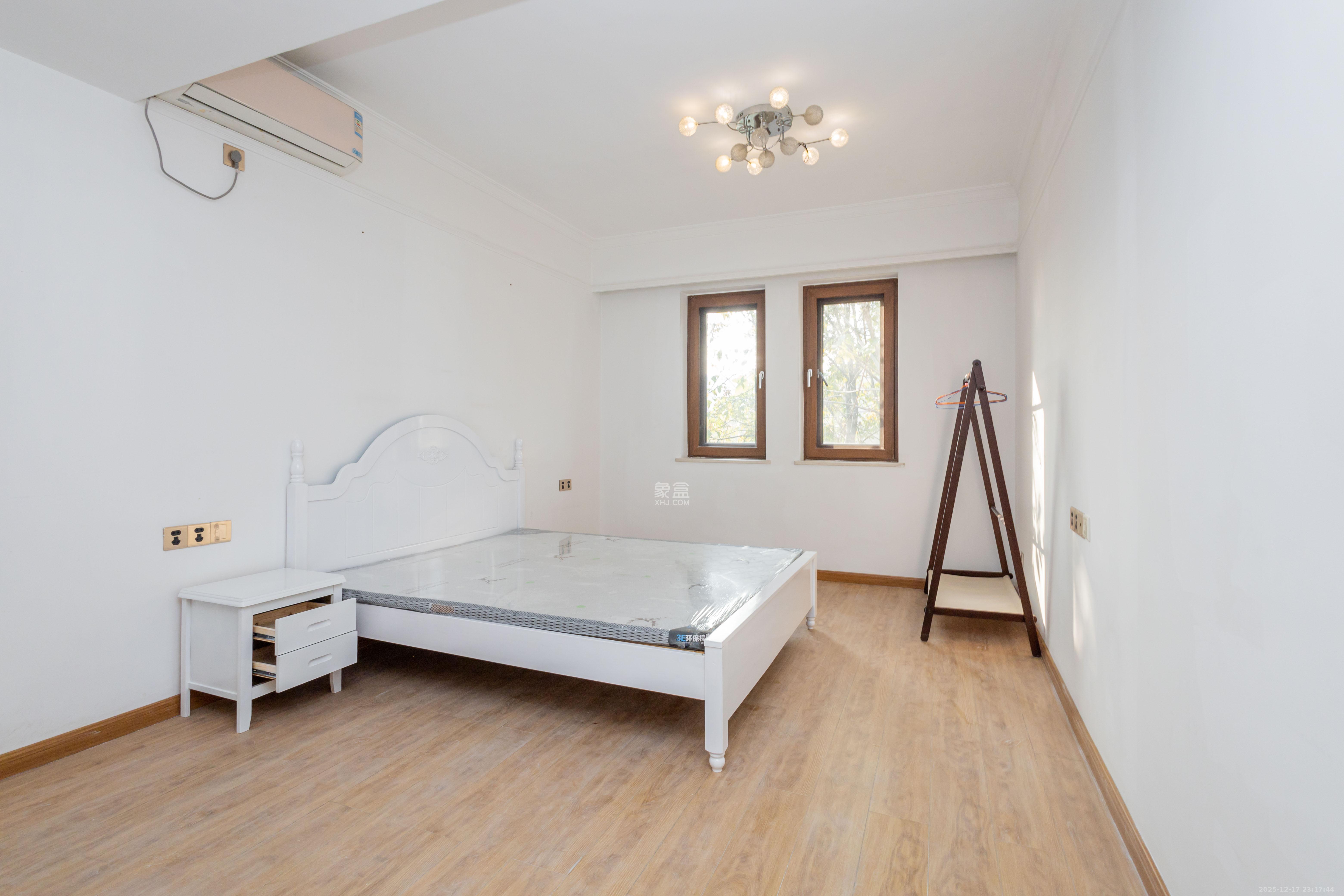 中房瑞致国际  3室2厅2卫    115.0万卧室