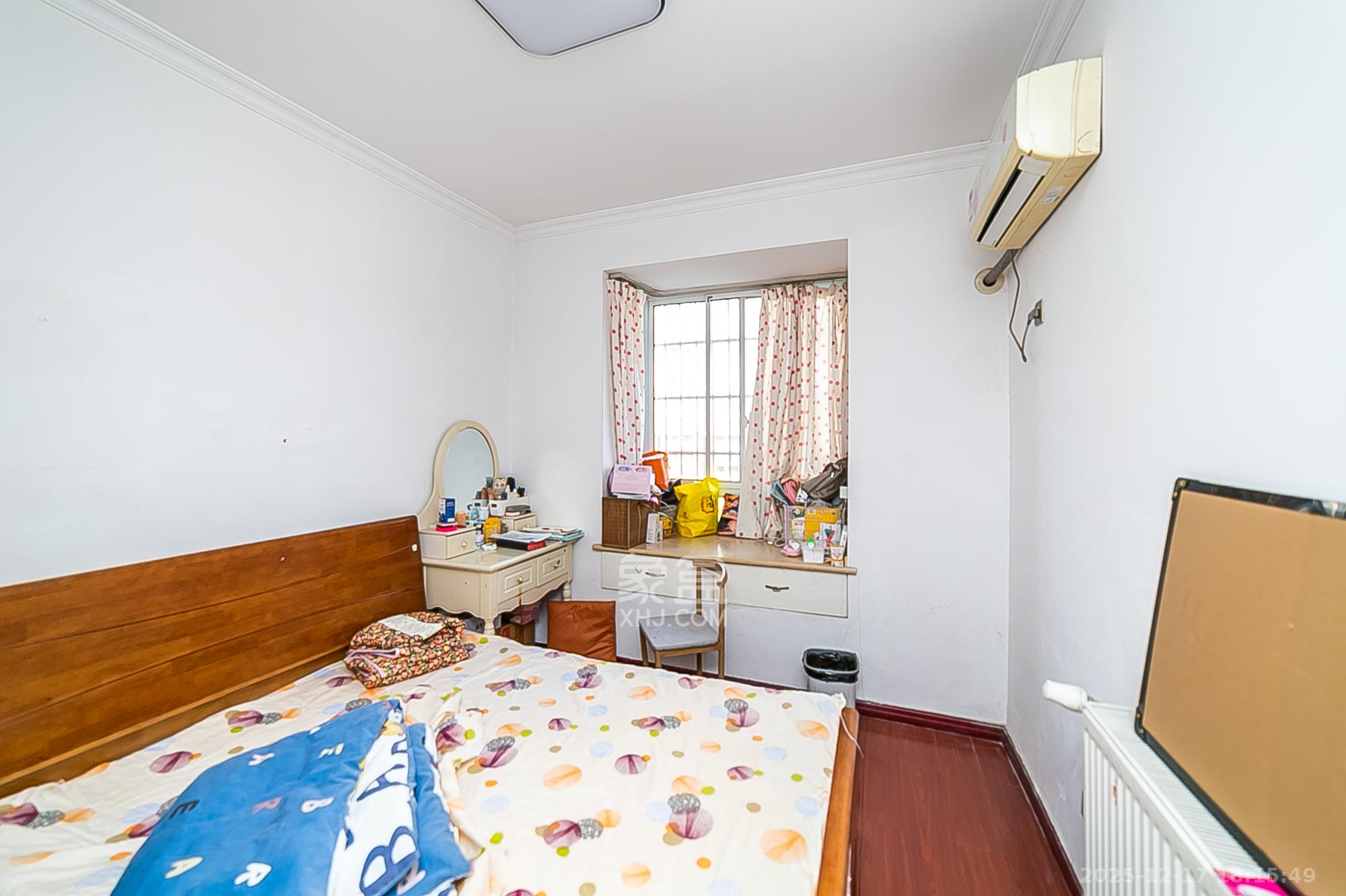 金碧文华  4室2厅2卫    108.0万卧室