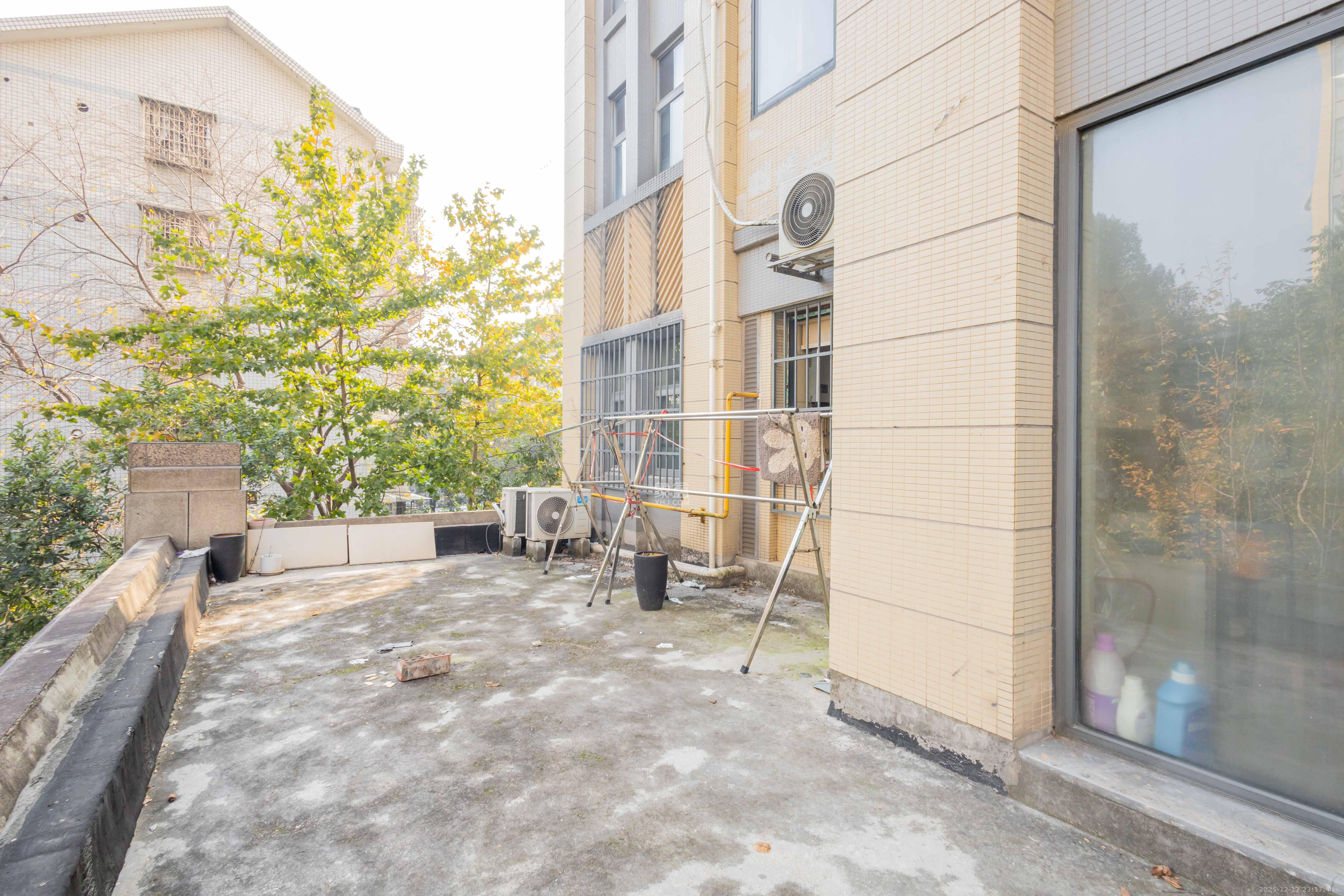 中房瑞致国际  3室2厅2卫    115.0万卧室