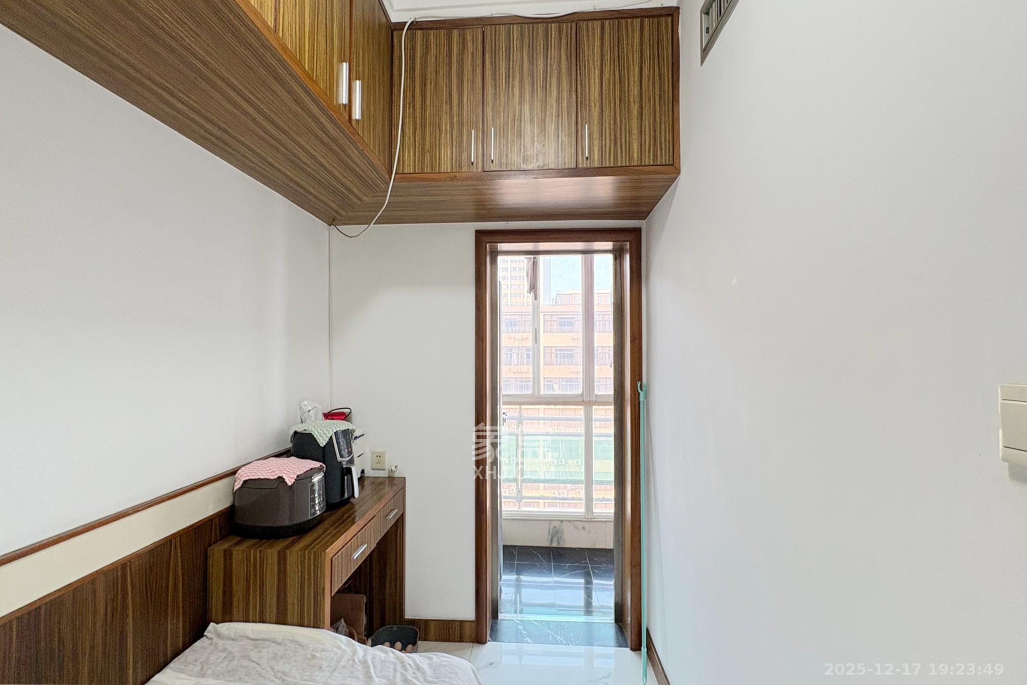 金色华庭  4室2厅2卫    162.0万其他