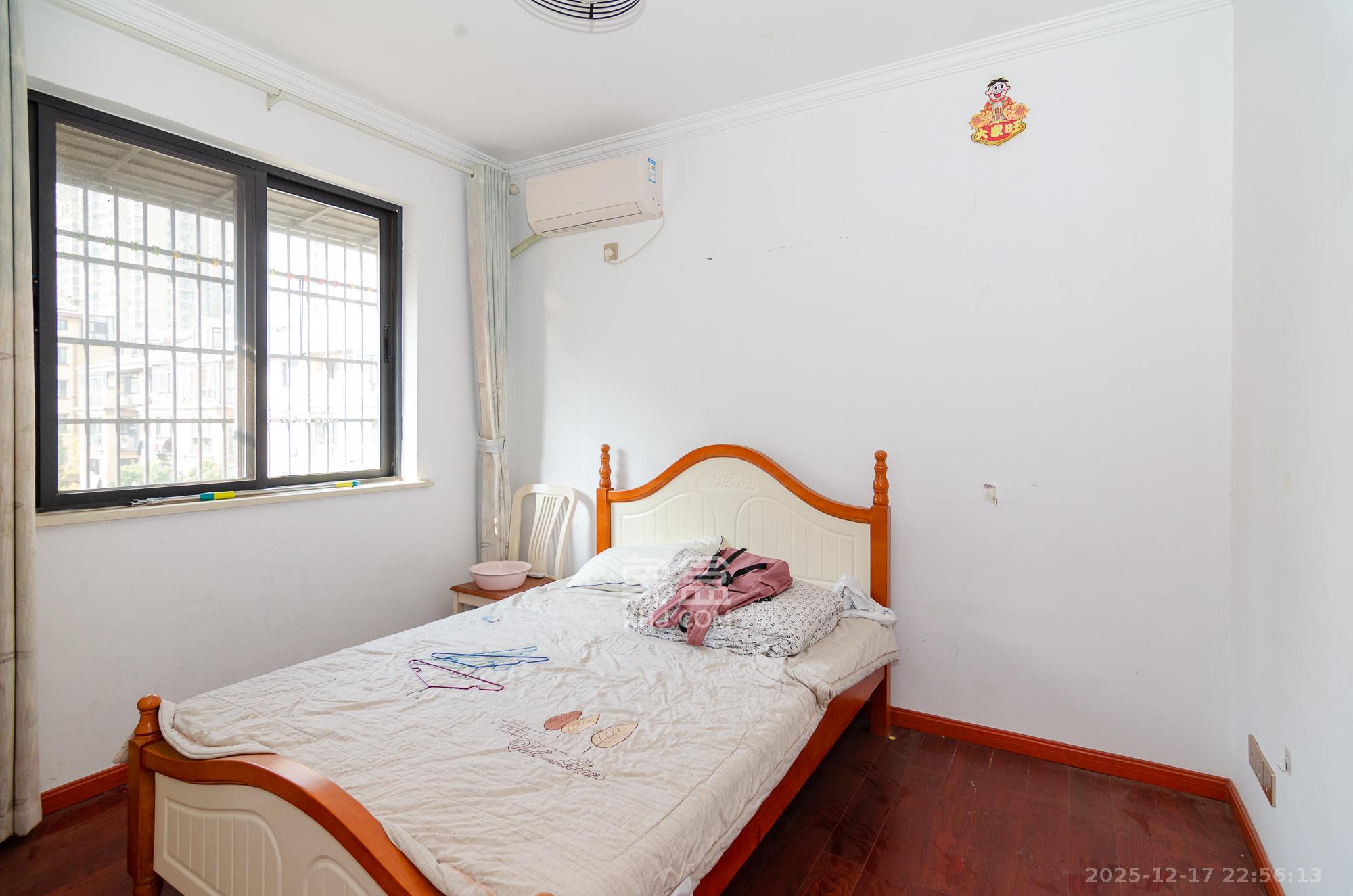 澳海澜庭 3室2厅1卫 52.0万 澳海澜庭 3室2厅1卫 52.0万卧室