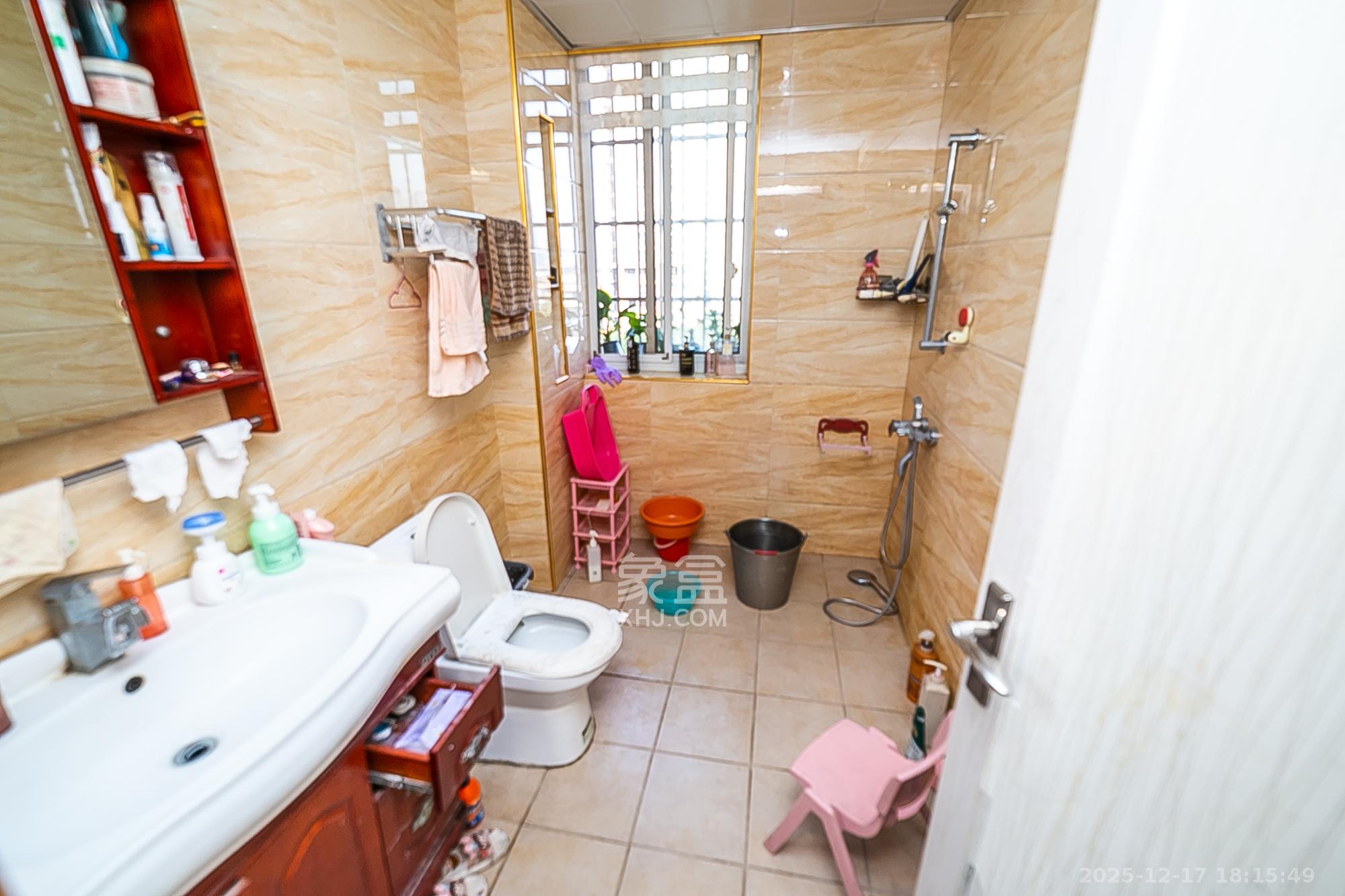 金碧文华  4室2厅2卫    108.0万卫生间