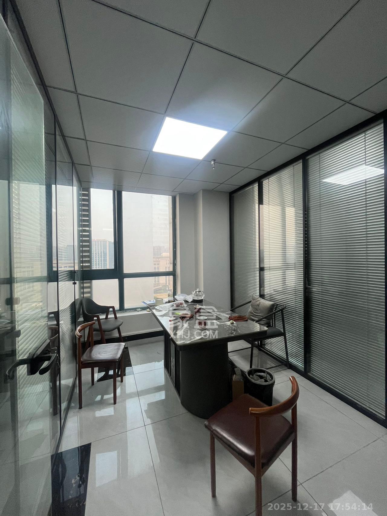 星城荣域   175.0㎡      6800.0元/月室内图