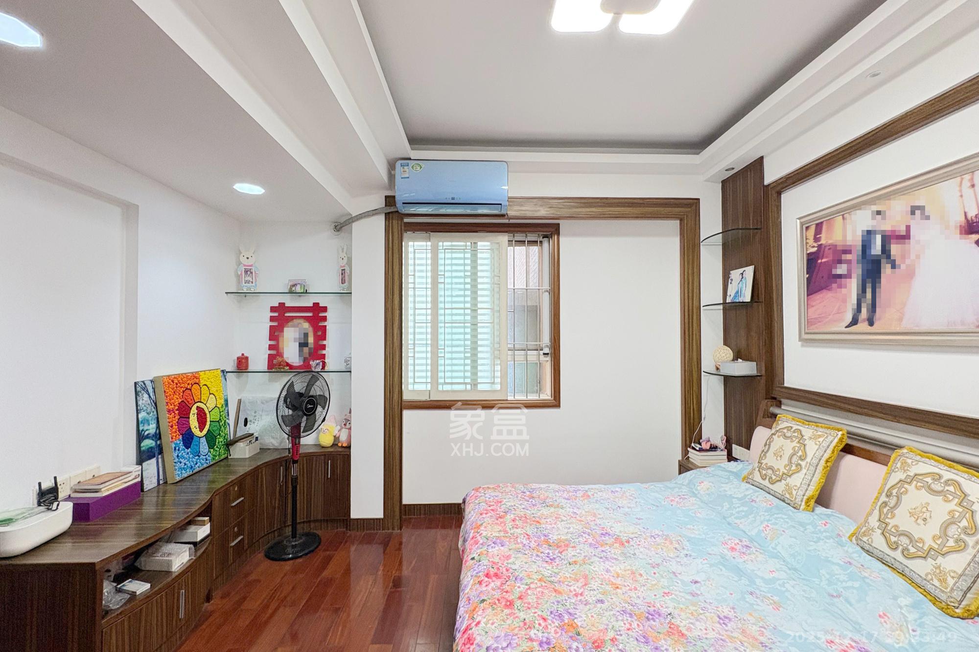 金色华庭  4室2厅2卫    162.0万其他