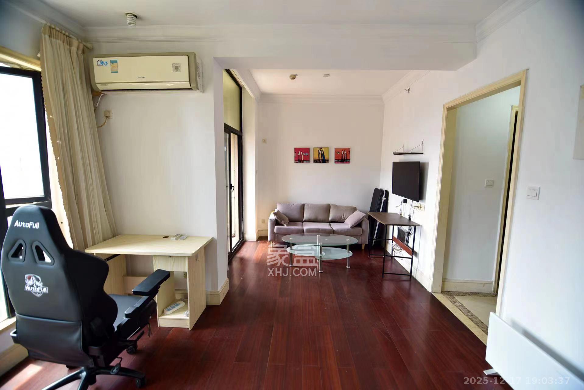 郡原广场  1室1厅1卫    1600.0元/月