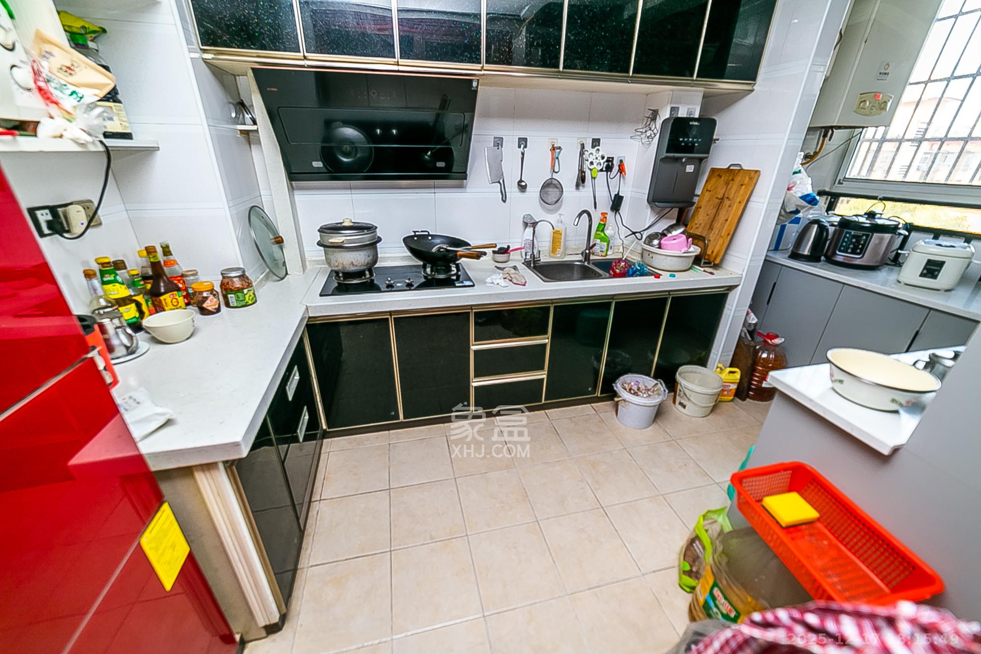 金碧文华  4室2厅2卫    108.0万厨房