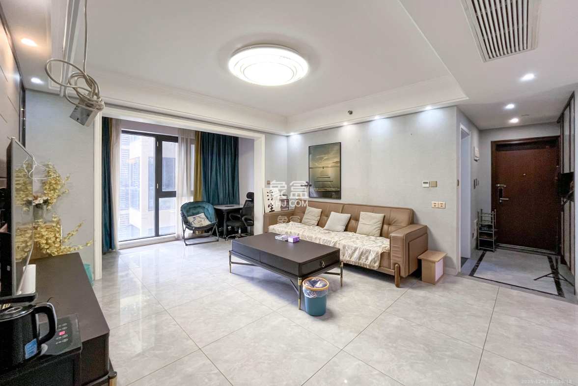 中建梅溪湖中心 4室2厅2卫 192.0万 中建梅溪湖中心 4室2厅2卫 192.0万客厅