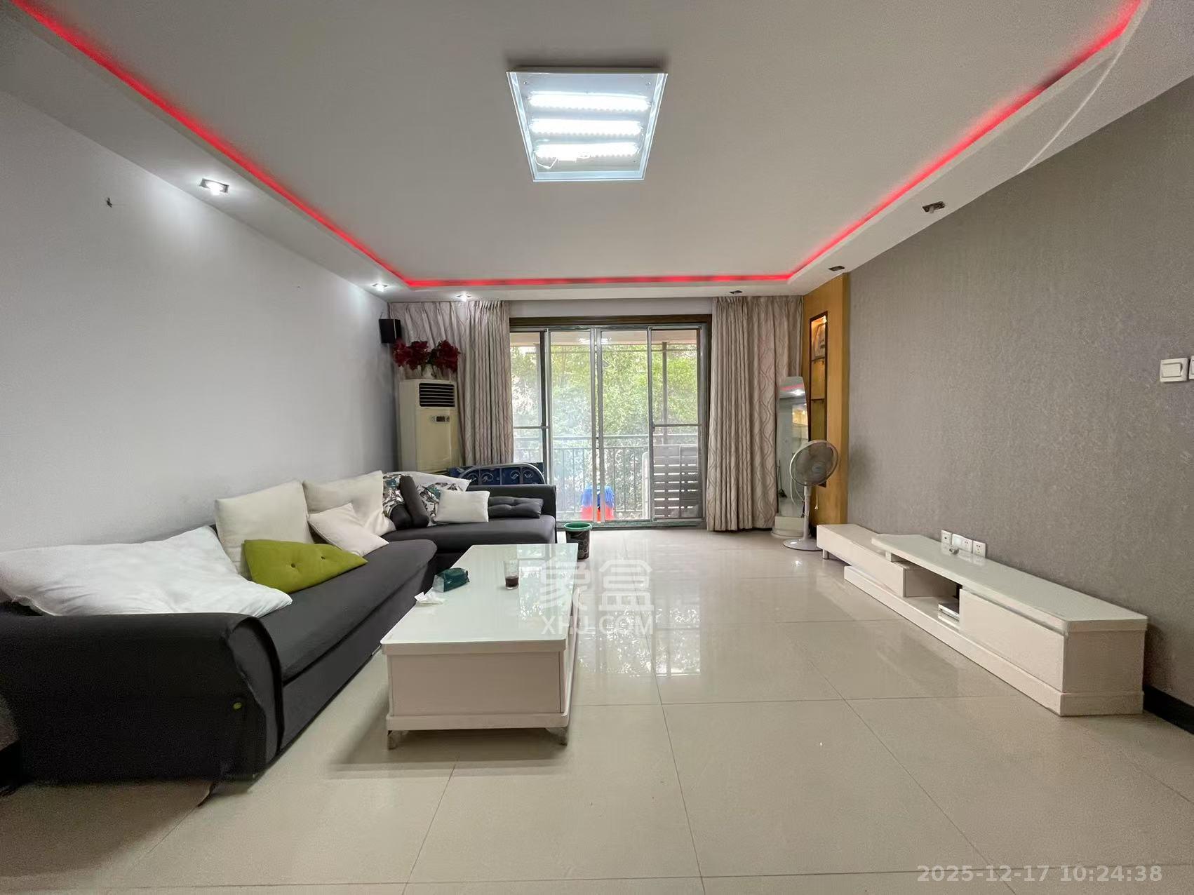 东方新城  3室1厅2卫    2600.0元/月