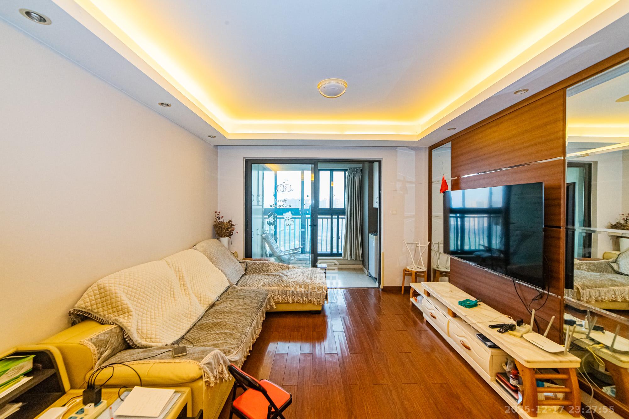 万科城  2室2厅1卫    67.0万