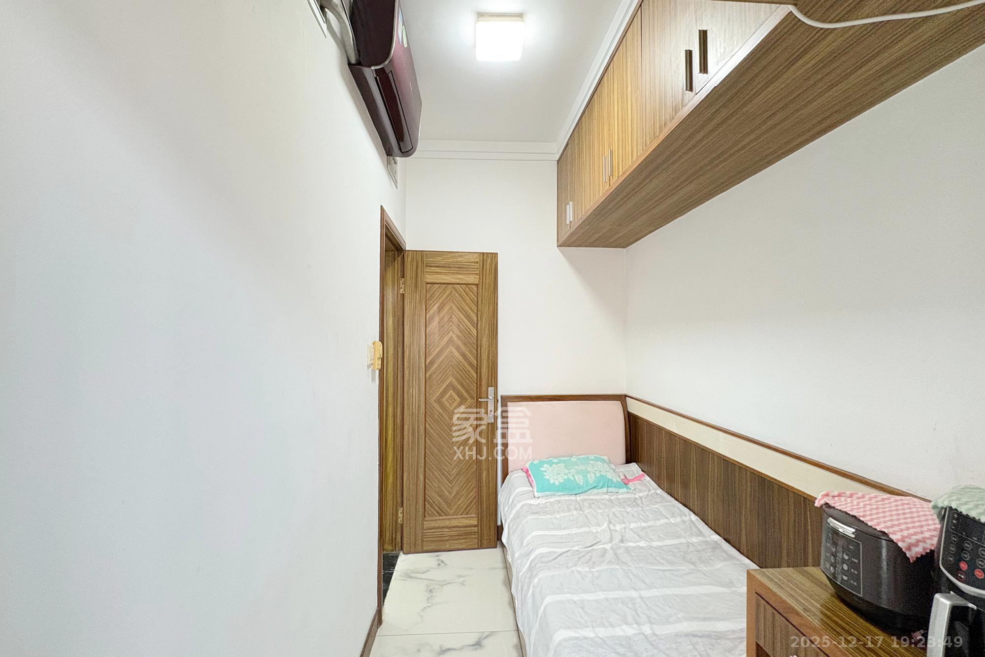 金色华庭  4室2厅2卫    162.0万其他