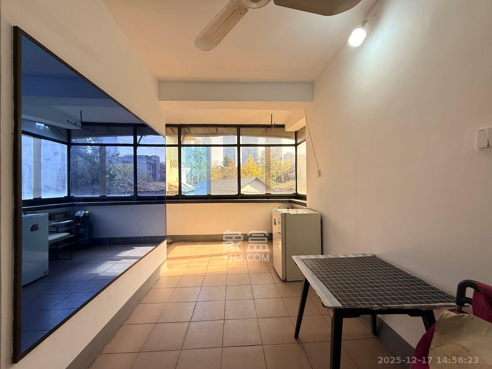 工农街散盘  2室1厅1卫    1300.0元/月