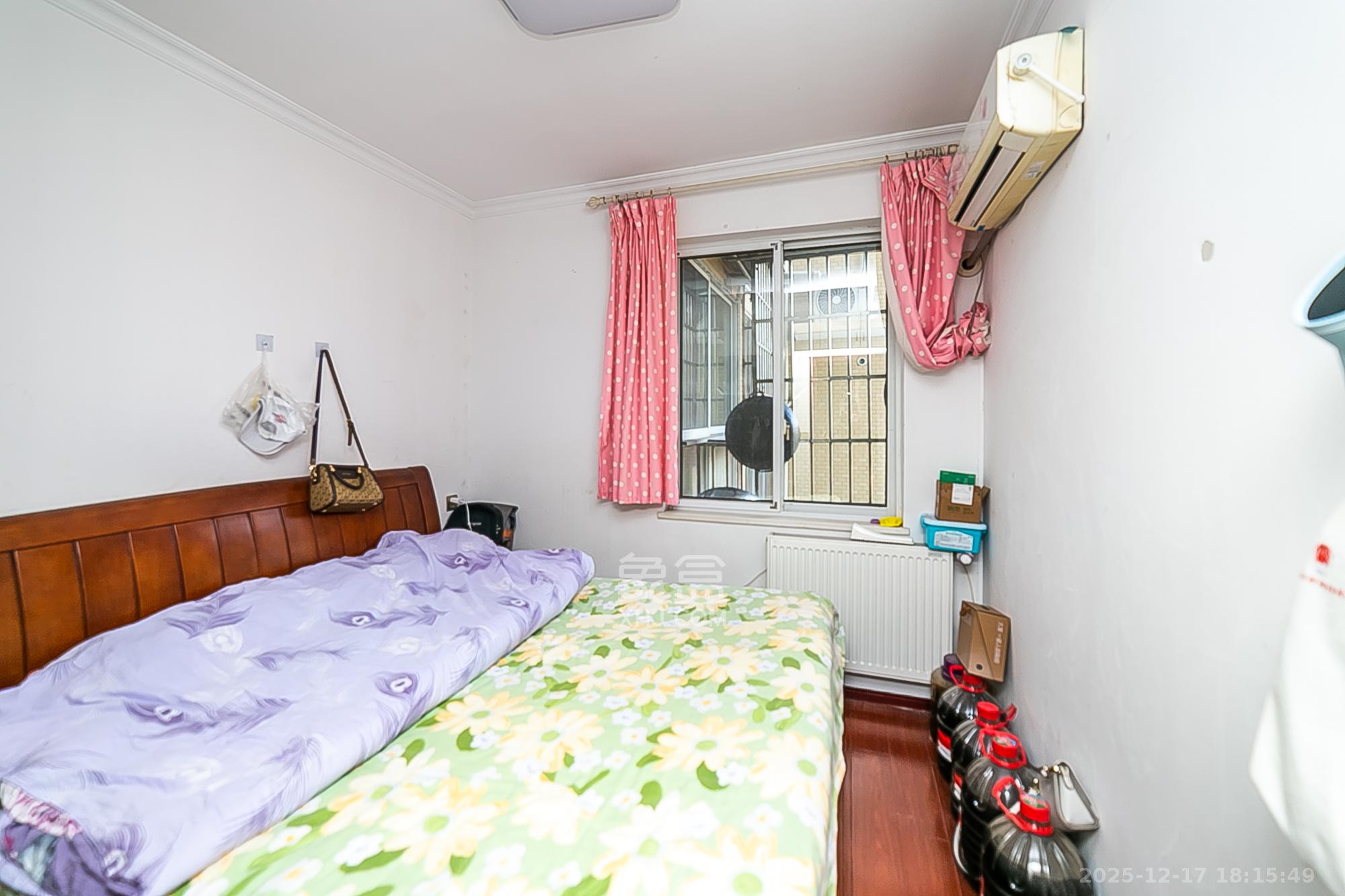 金碧文华  4室2厅2卫    108.0万卧室