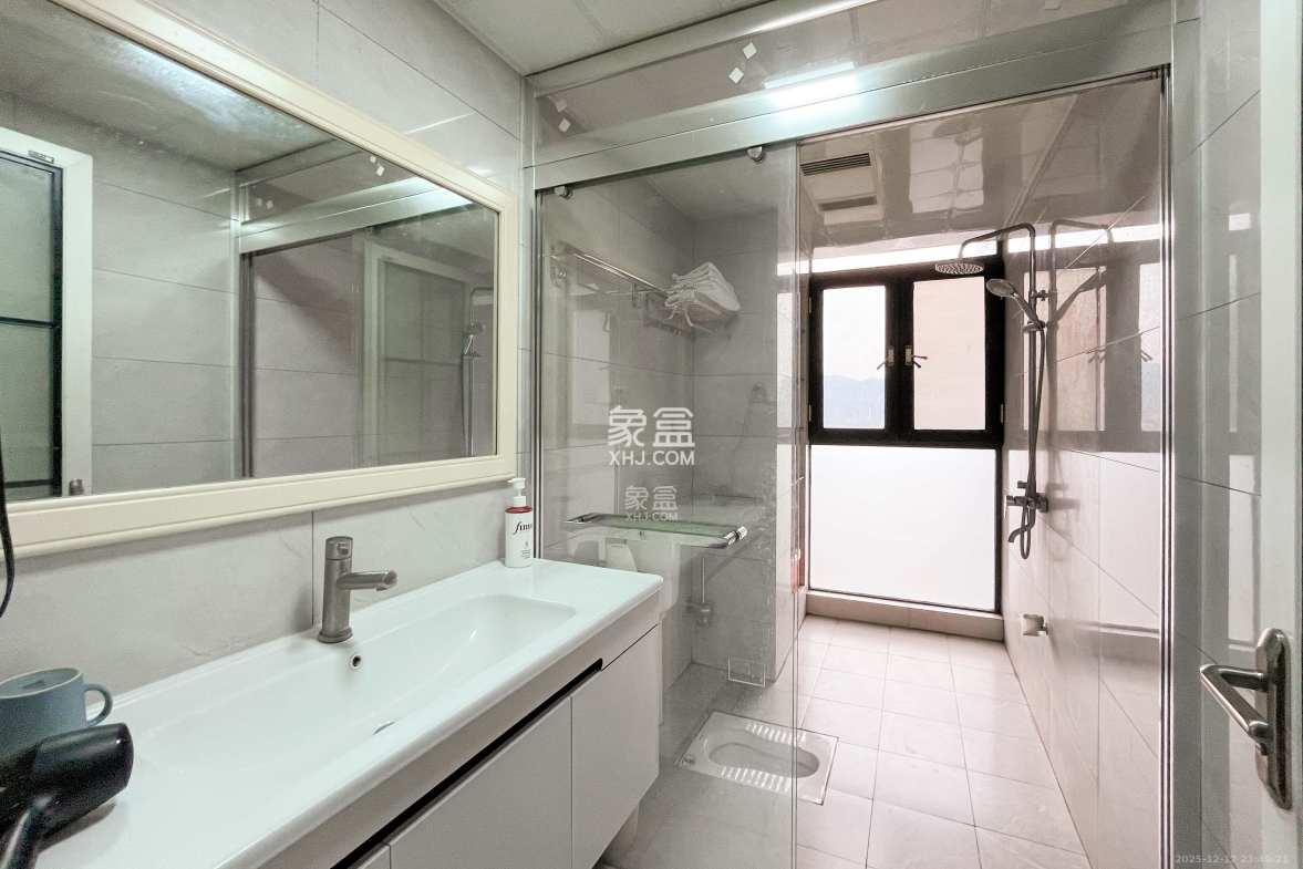 中建梅溪湖中心 4室2厅2卫 192.0万 中建梅溪湖中心 4室2厅2卫 192.0万卫生间