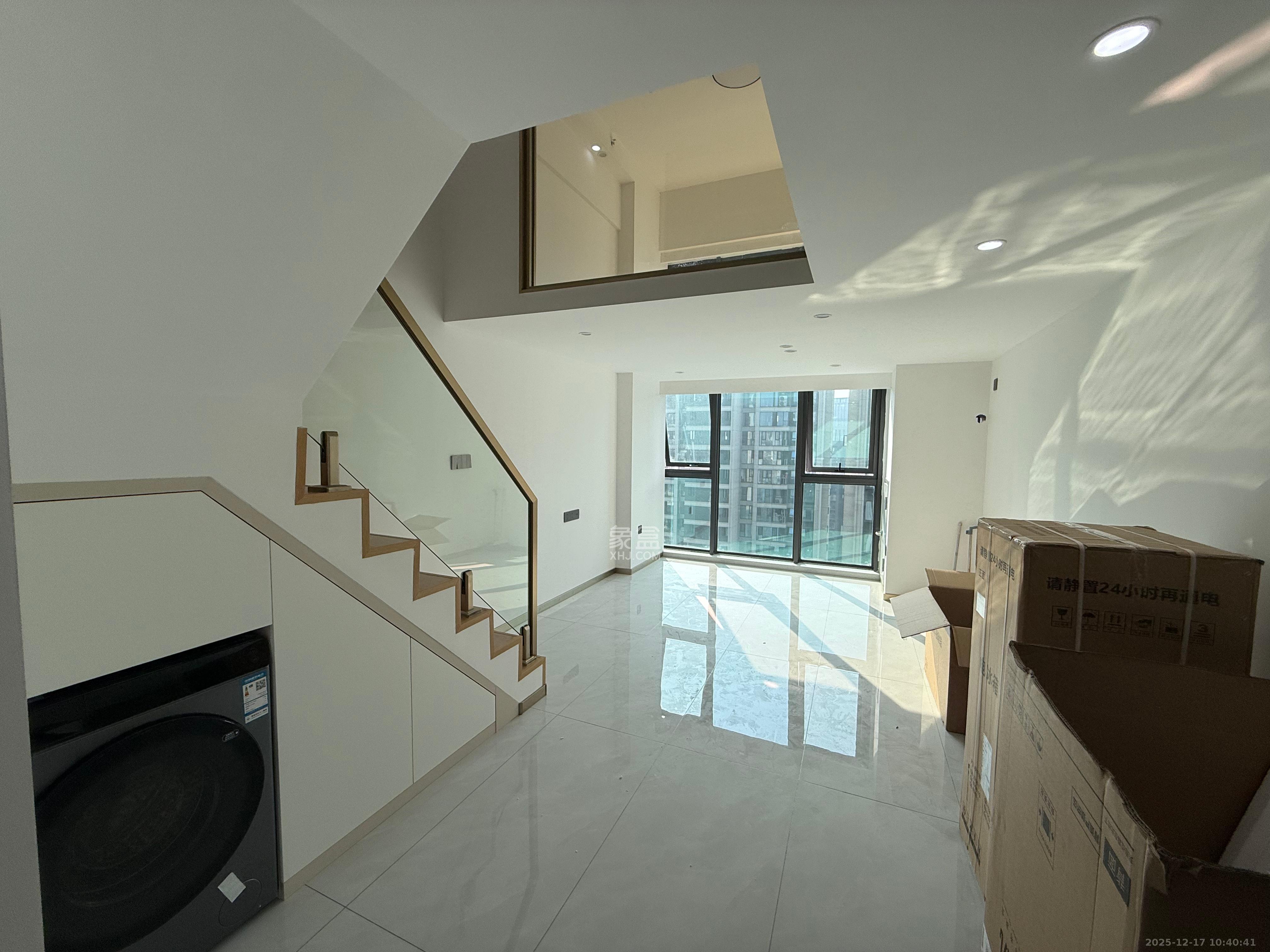 绿地V岛  2室1厅0卫    2400.0元/月