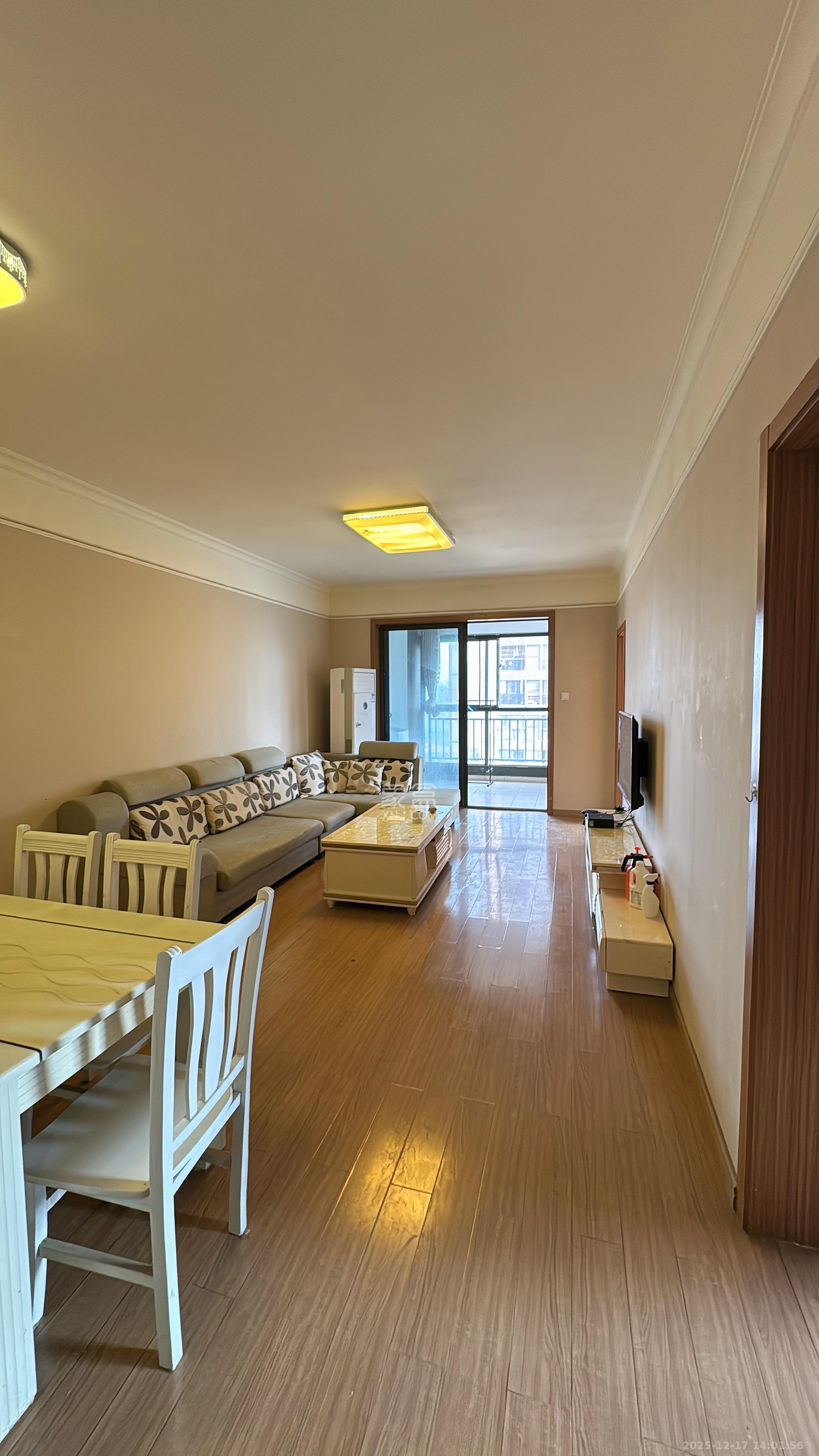 麓谷小镇  3室1厅1卫    2400.0元/月