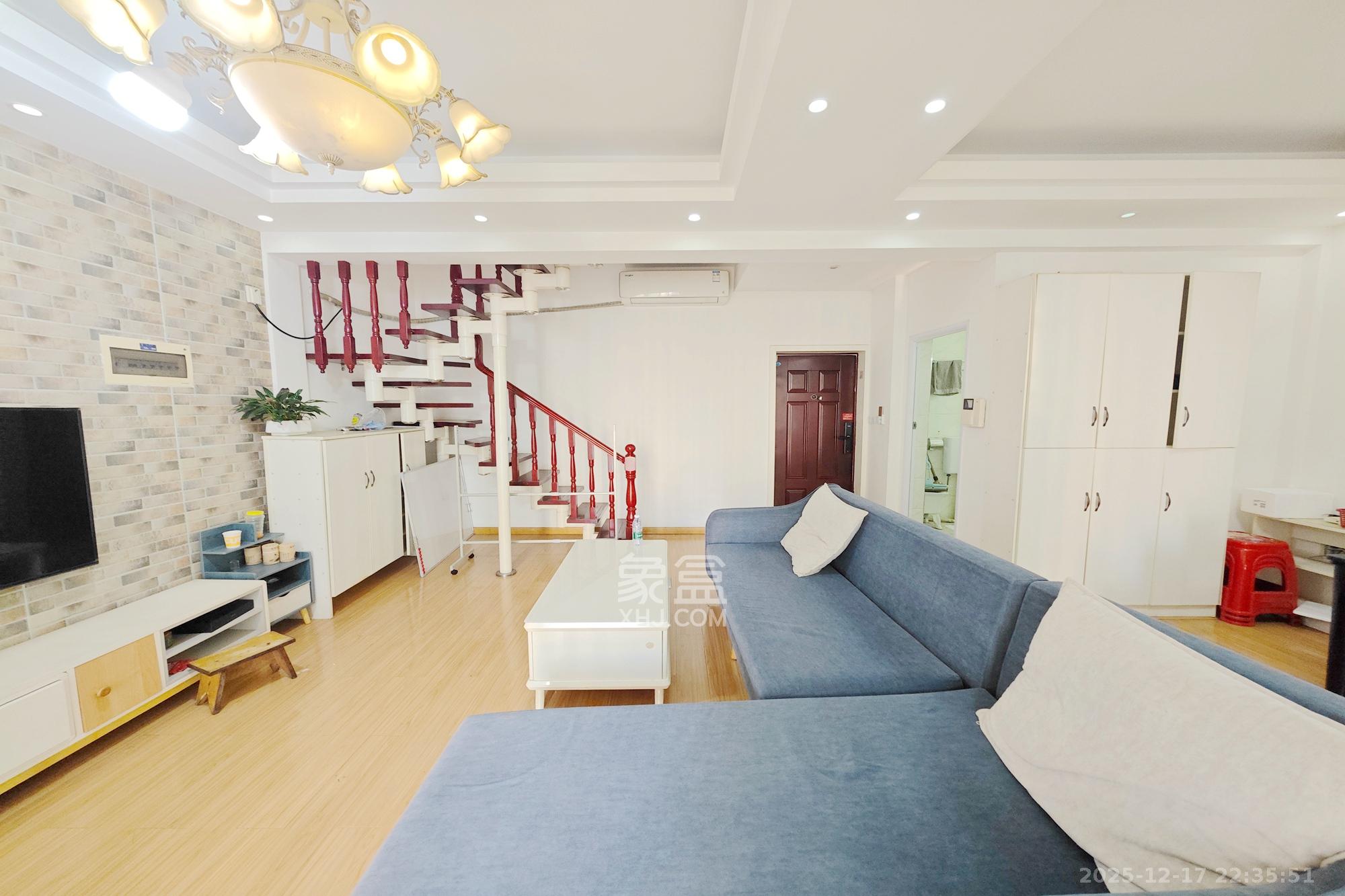 尊邸华庭  2室2厅2卫    73.8万