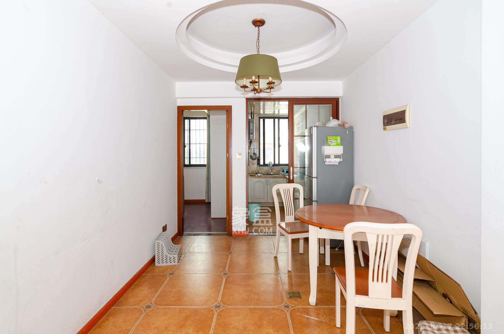 澳海澜庭 3室2厅1卫 52.0万 澳海澜庭 3室2厅1卫 52.0万客厅